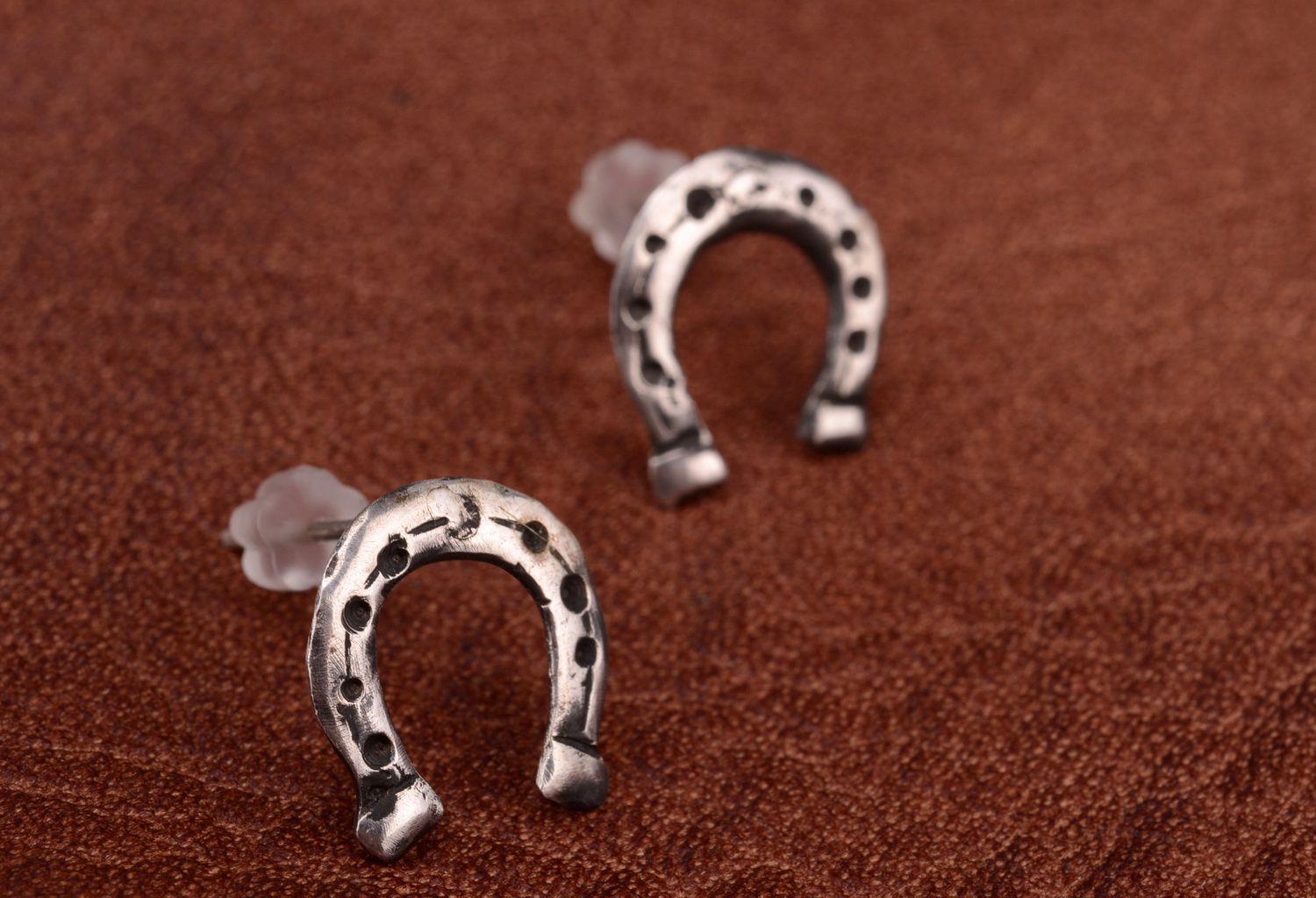 Handgemachte Ohrringe aus Metall  „Hufeisen“ foto 3