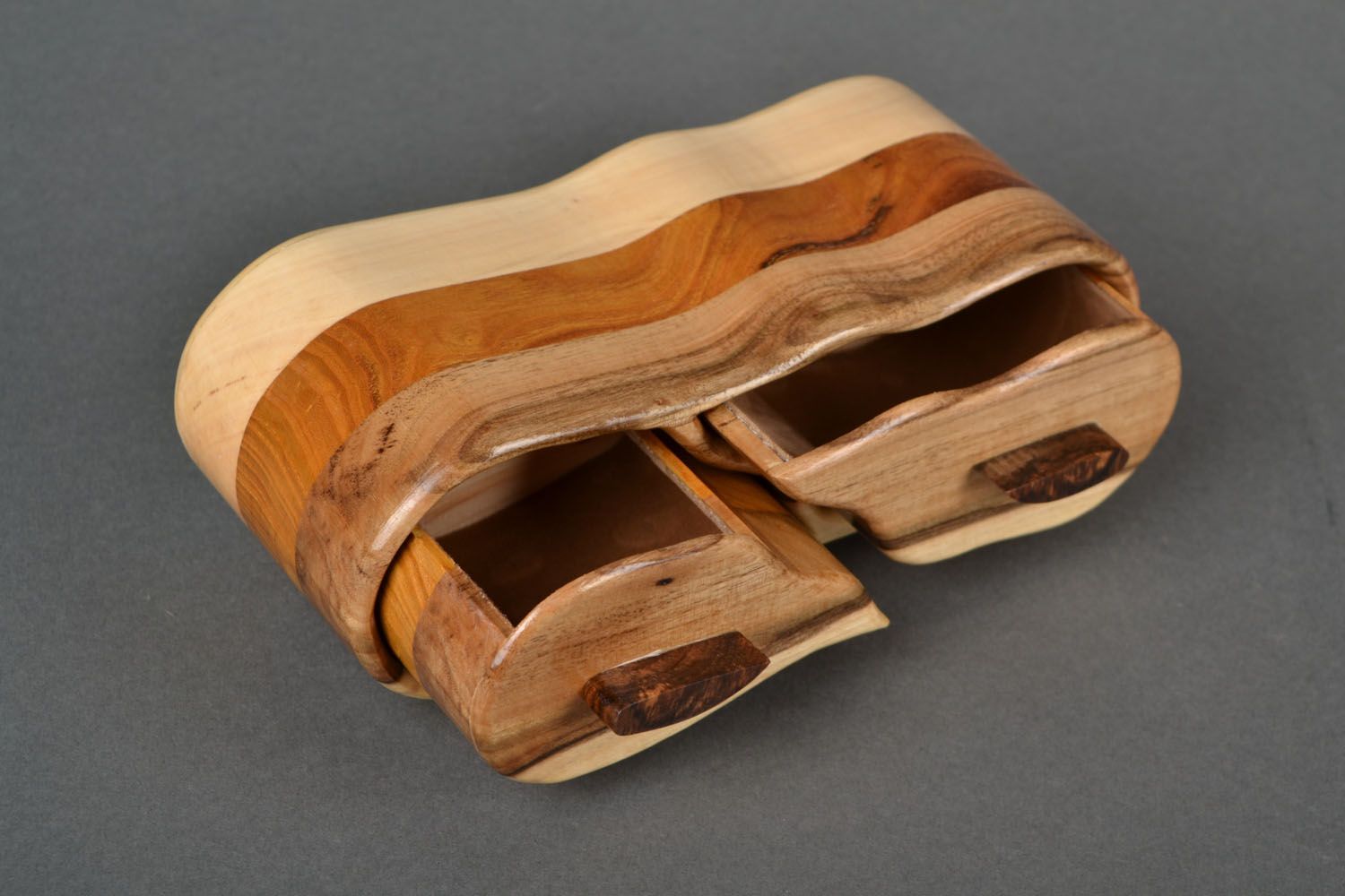 Caja de madera con forma de cómoda para joyas foto 4