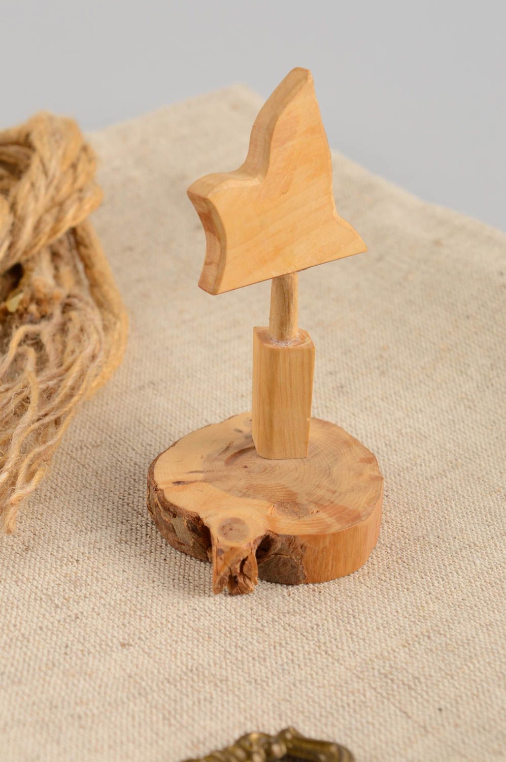 Figura de madera artesanal original de material natural para decorar casa foto 5