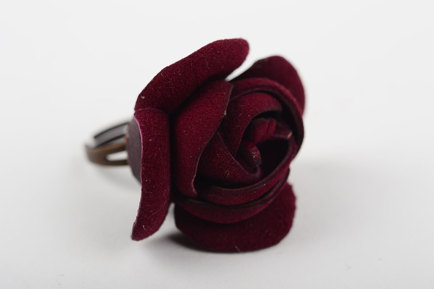 Bague fantaisie Bijou fait main en cuir rose bordeaux Cadeau original design photo 4