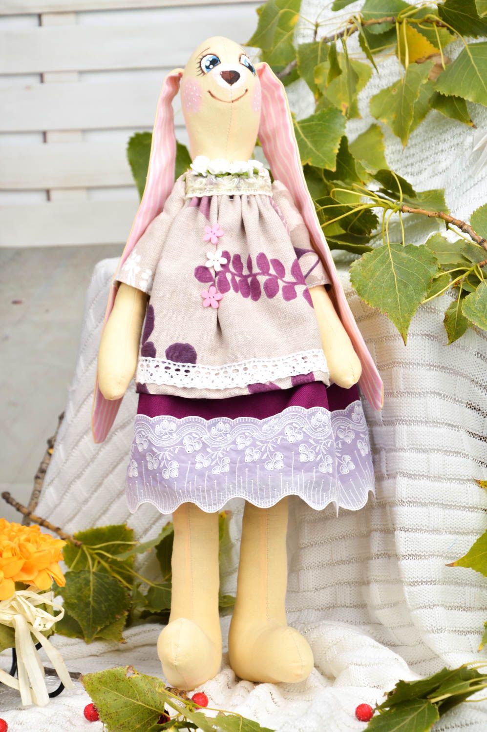 Juguete artesanal muñeca de trapo decorativa regalo para niña Liebre con vestido foto 1
