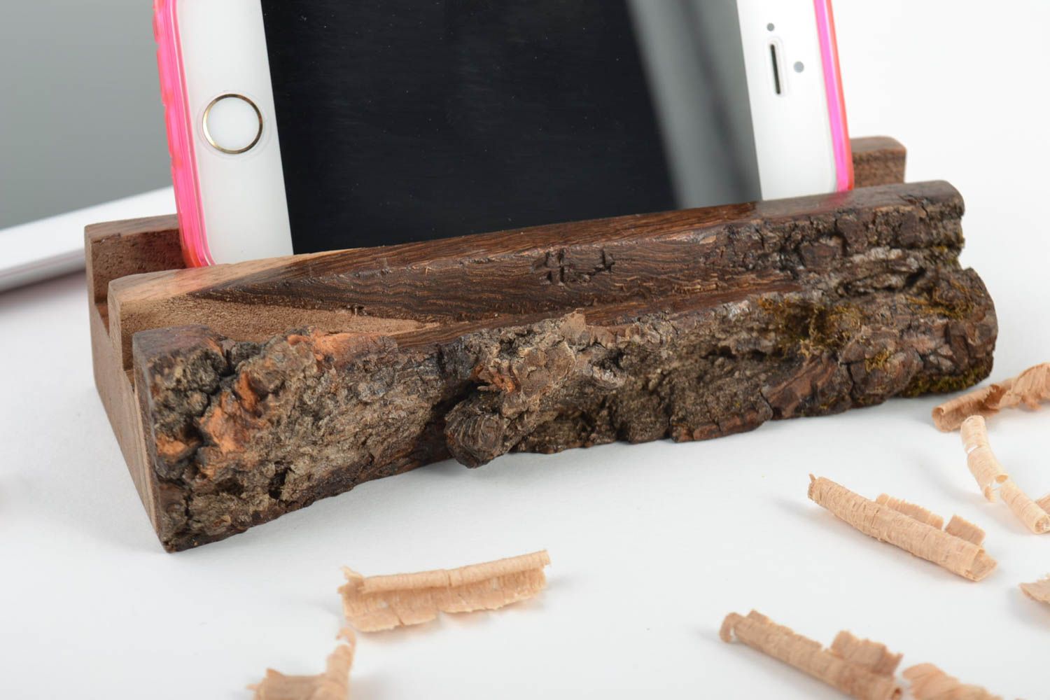 Accessoire écologique en bois support pour tablette pratique fait main marron photo 1