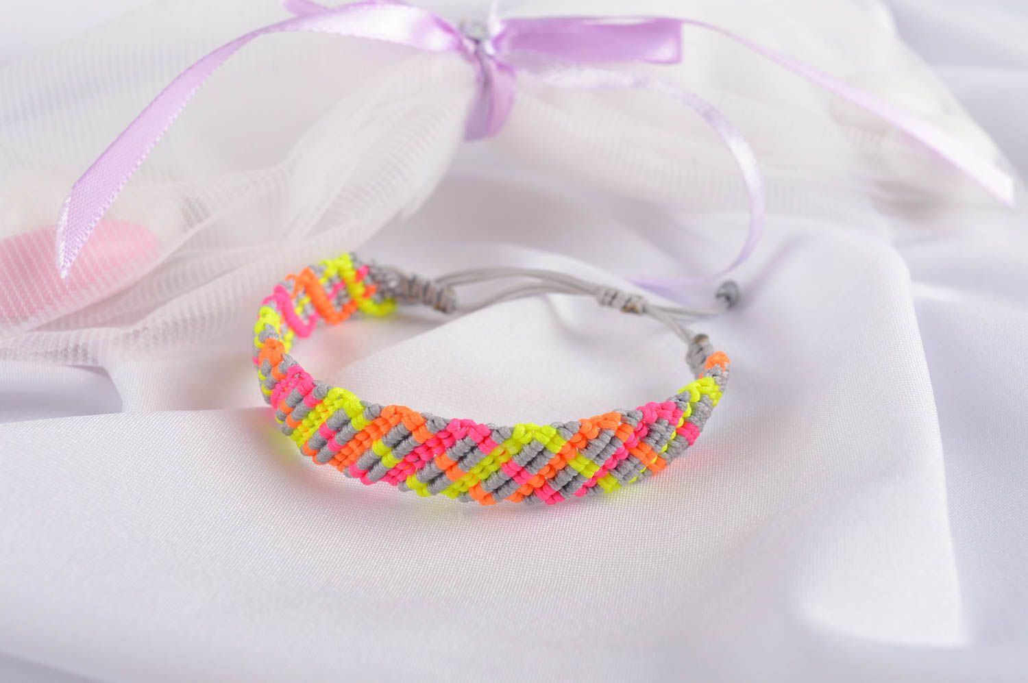 Bracelet textile Bijou fait main multicolore tricot de créateur Accessoire femme photo 1