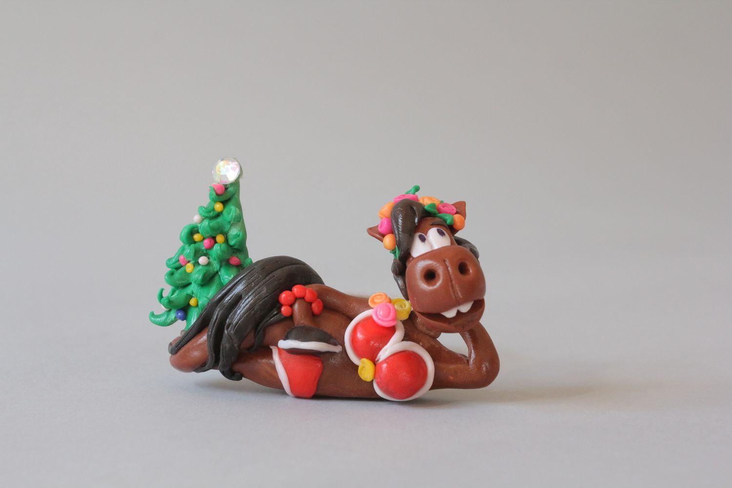 Figurilla decorativa  hecha a mano  “Caballo navideño” foto 2