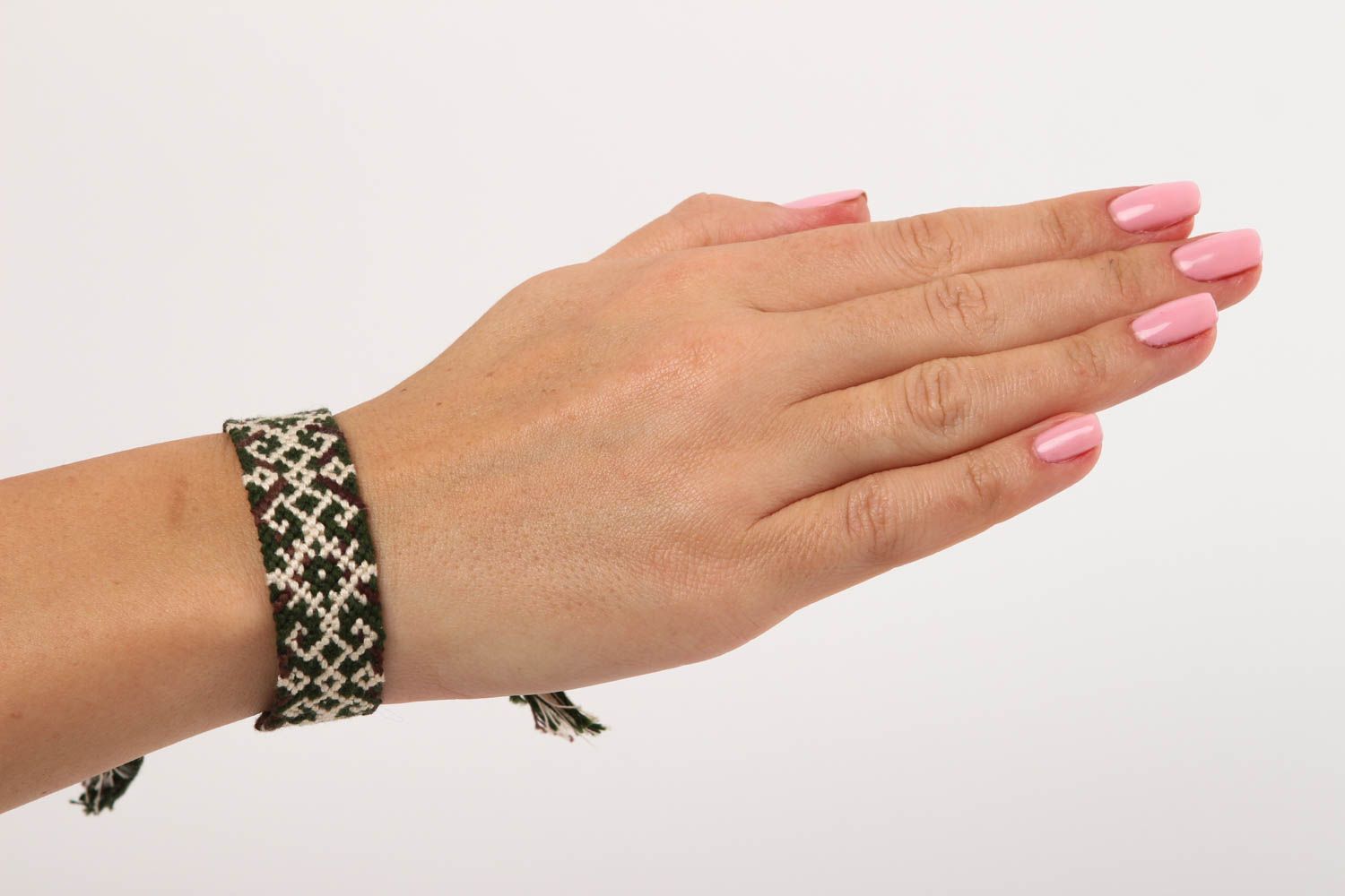Bracelet large Bijou fait main tressé en fils à motif original Cadeau pour femme photo 5