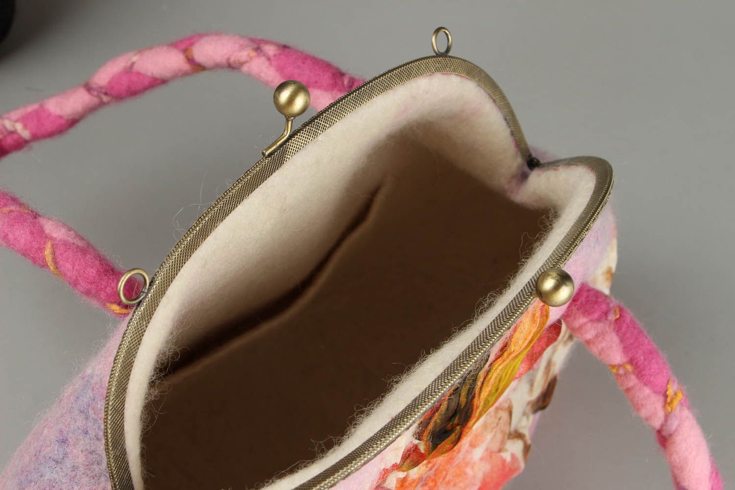 Розовая сумка из шерсти и шелка фото 4