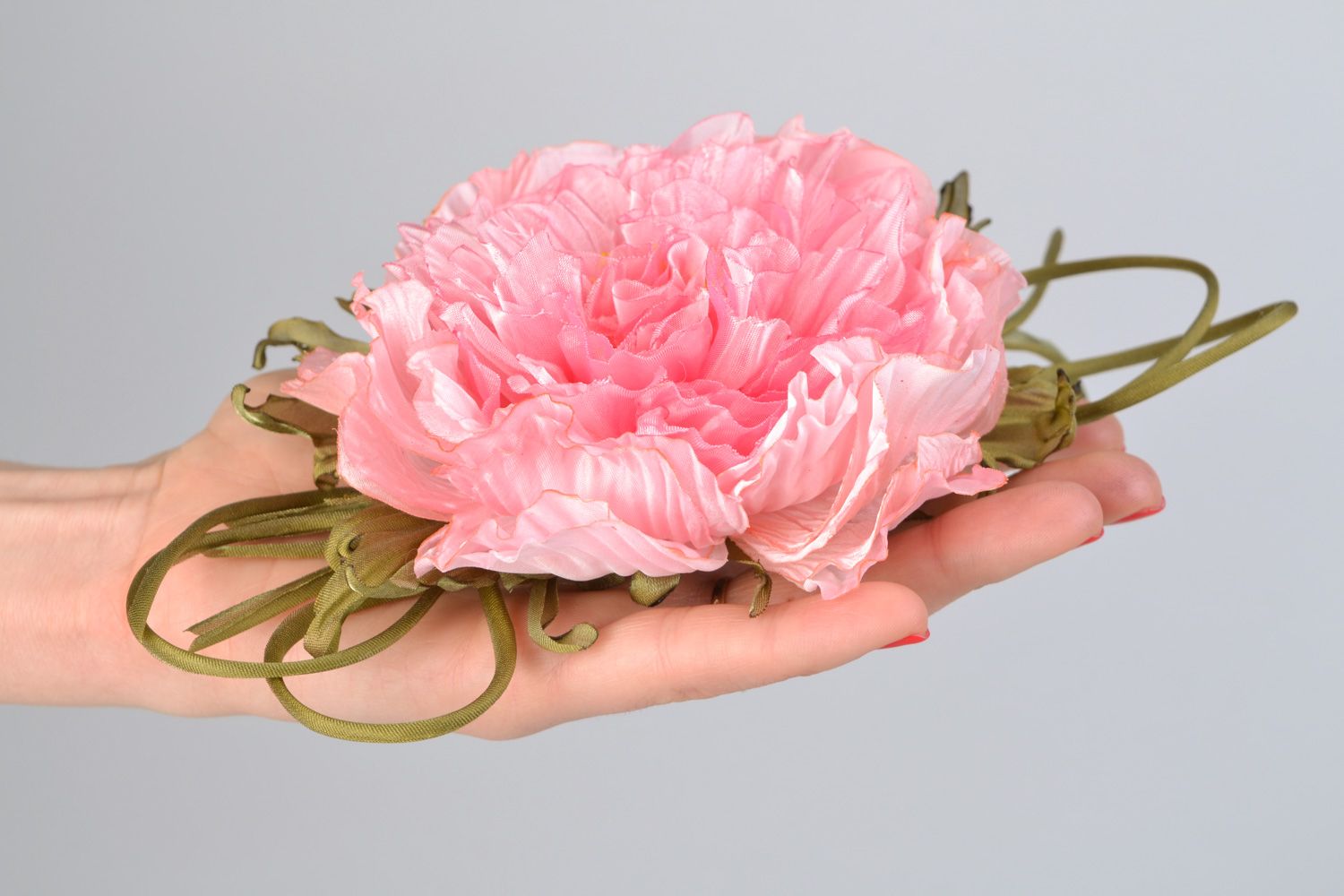 Spilla a forma di fiore bello fatta a mano accessori originali d'autore foto 2