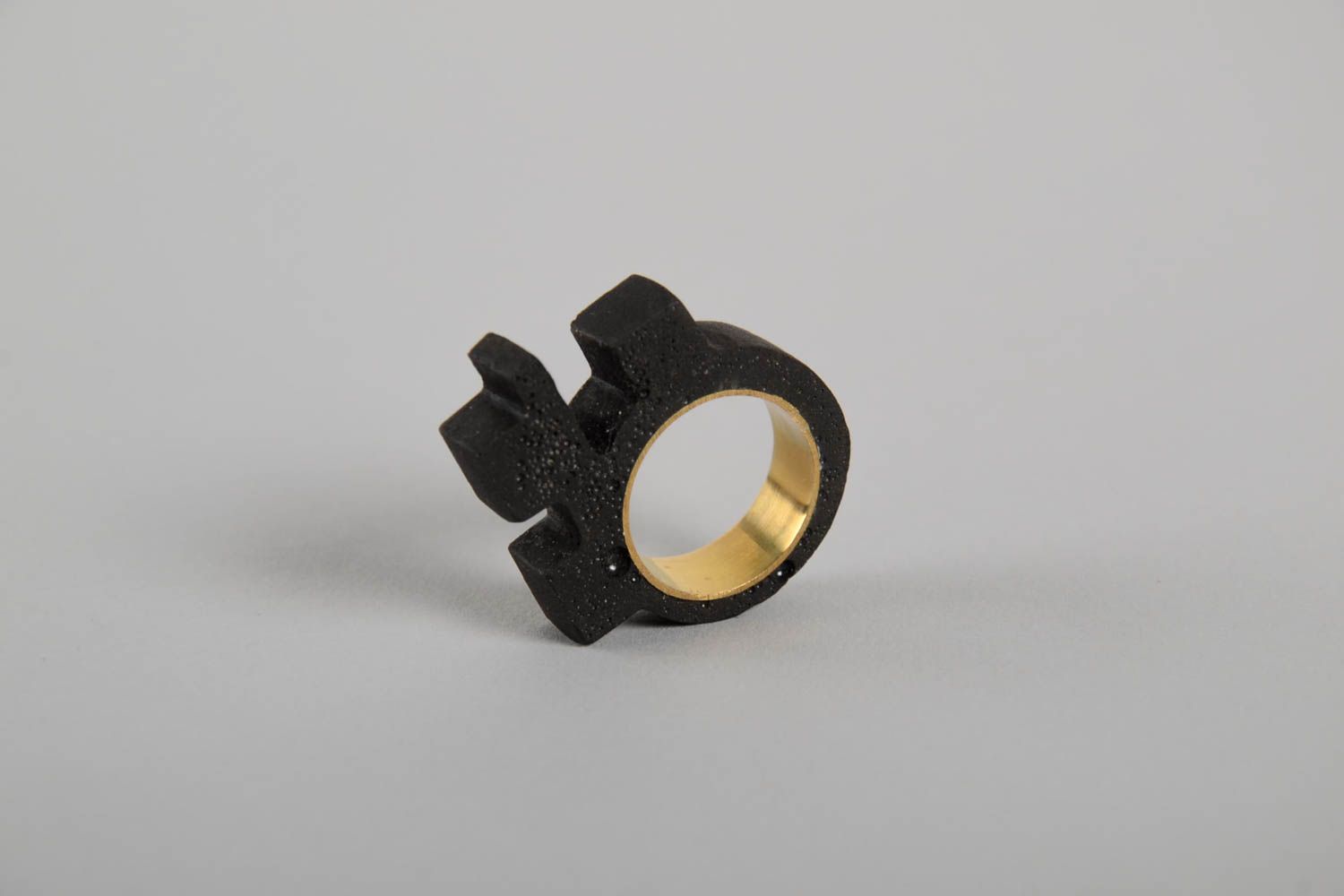 Черное кольцо ручной работы красивое кольцо из бетона кольцо из латуни фото 3