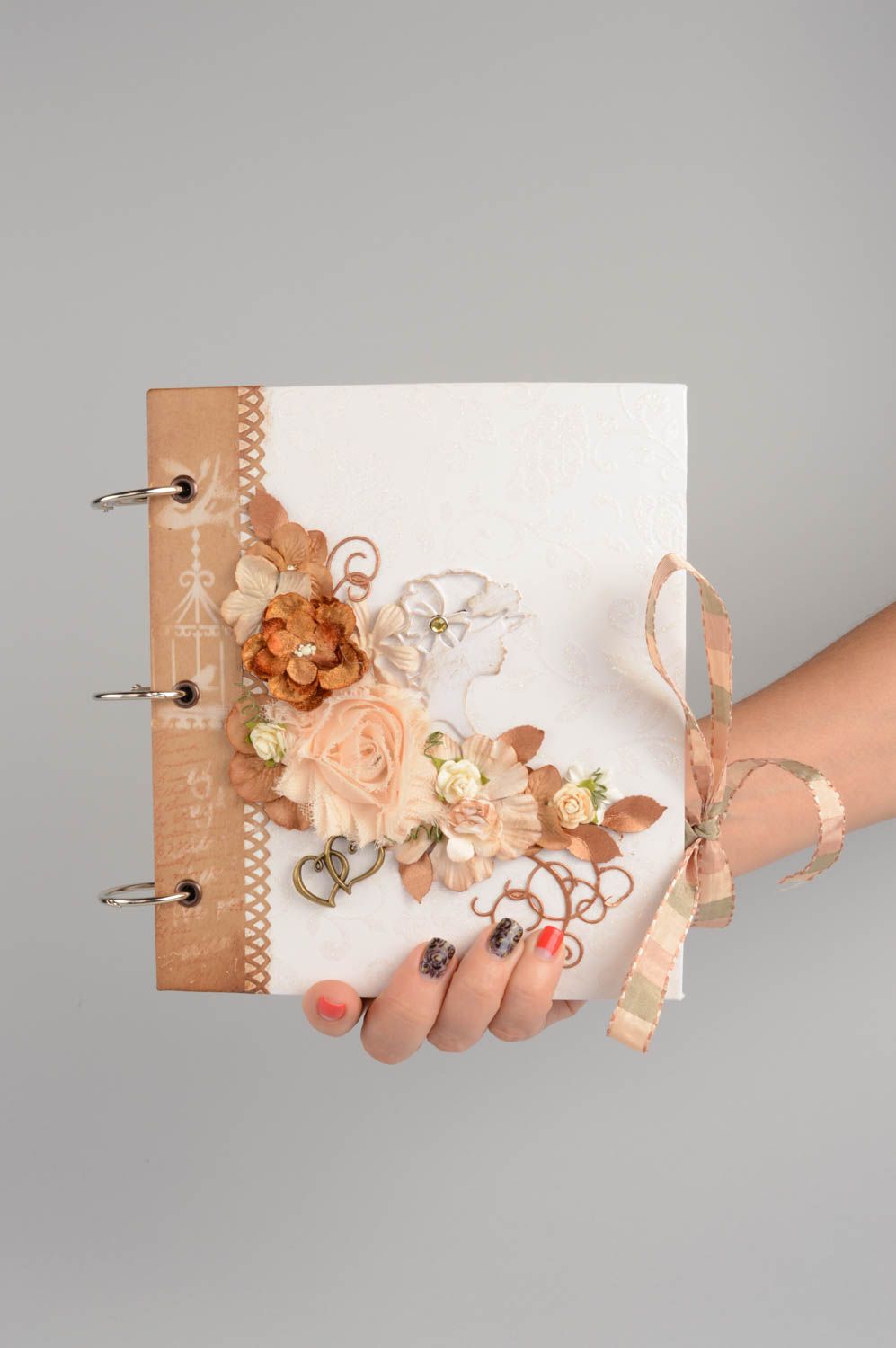Originelles schönes Gästebuch zur Hochzeit aus Pappe handmade braun mit Blumen  foto 5