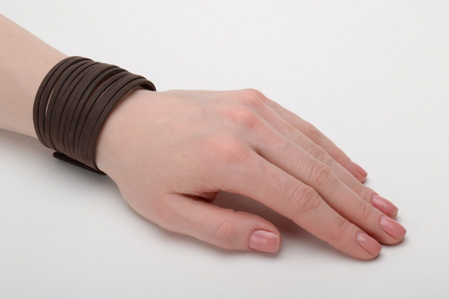 Large bracelet en vrai cuir original brun avec boutons-pressions fait main photo 2