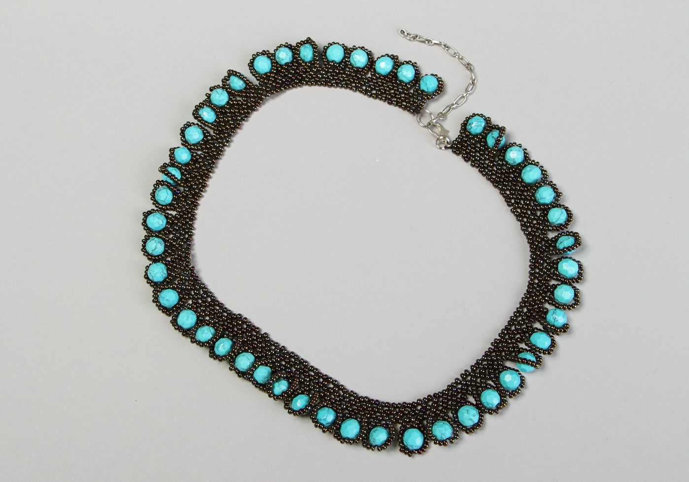 Collier avec grains de verre tchèques et turquoise photo 3