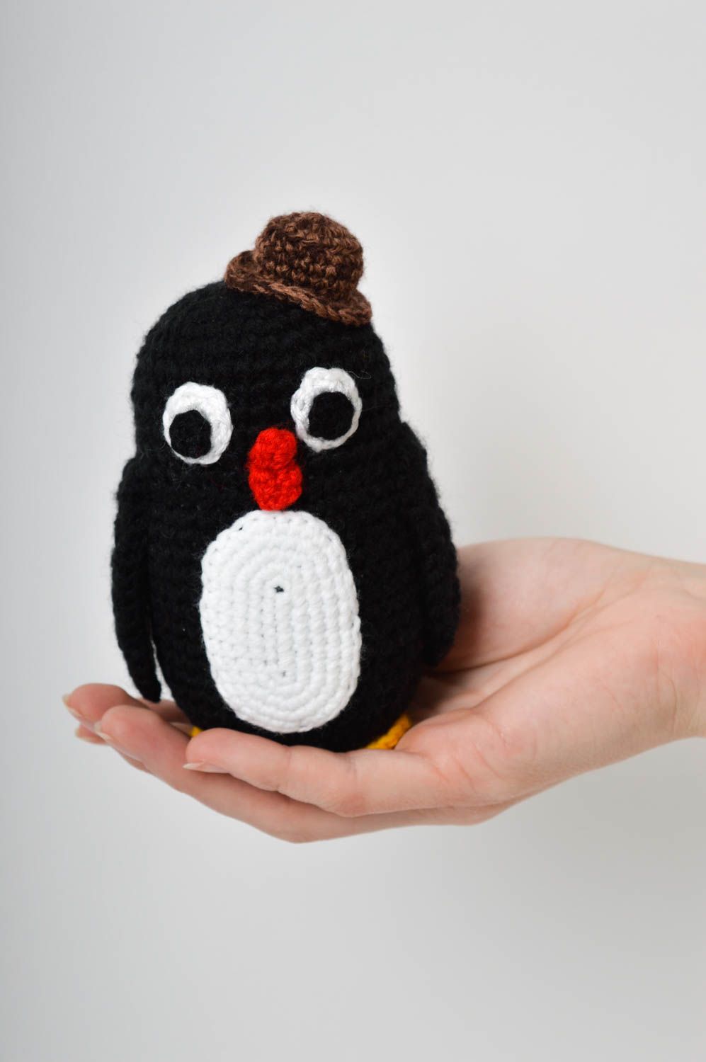 Handgemachtes Spielzeug Häkel Kuscheltier Stoff Tier Pinguin klein Geschenk  foto 5