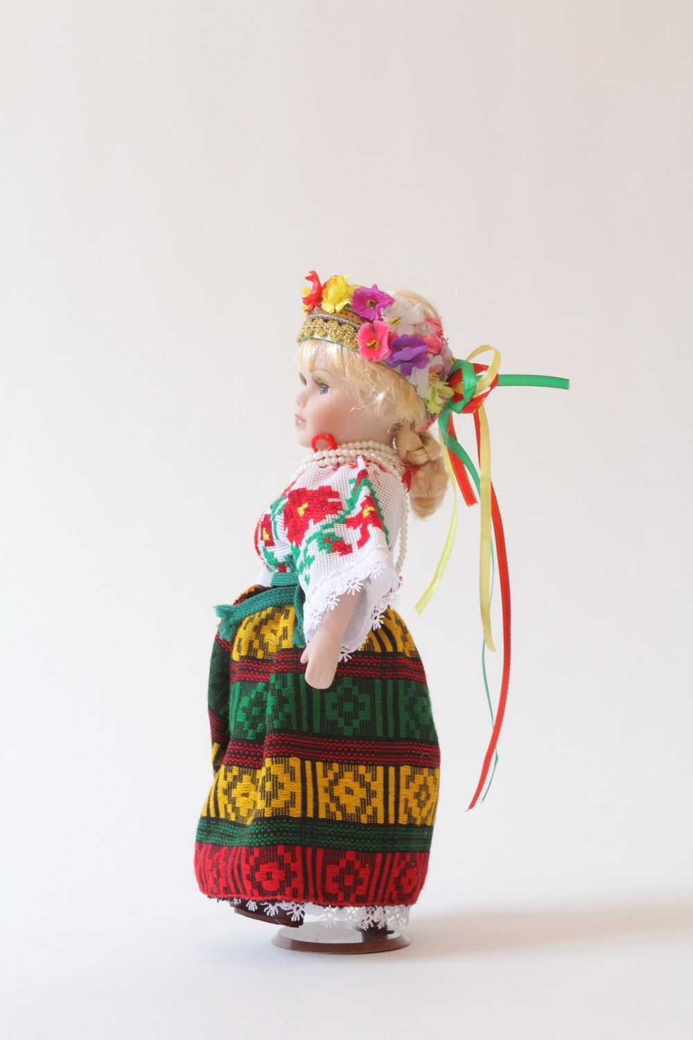 Boneca étnica artesanal num vestido tradicional  foto 1