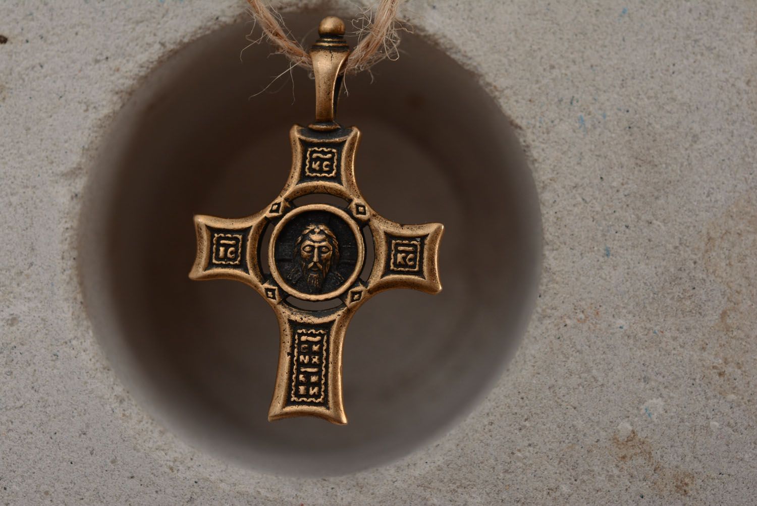 Croix pectorale en bronze faite main photo 4