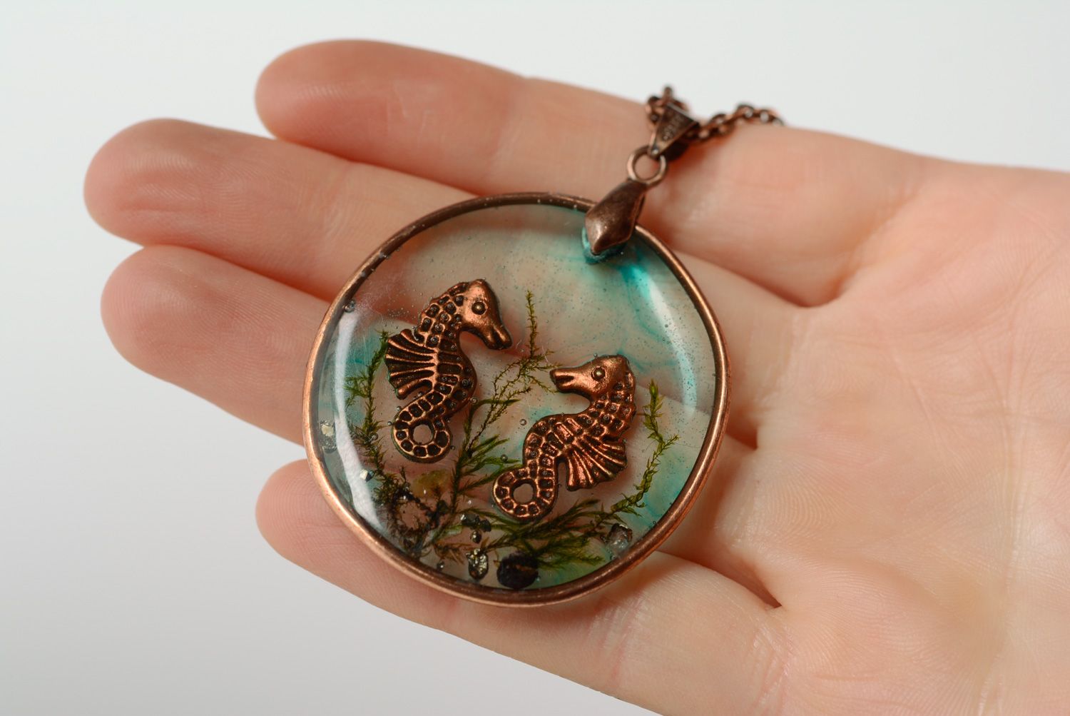 Handmade pendant with sea horses coated with epoxy with long chain photo 2