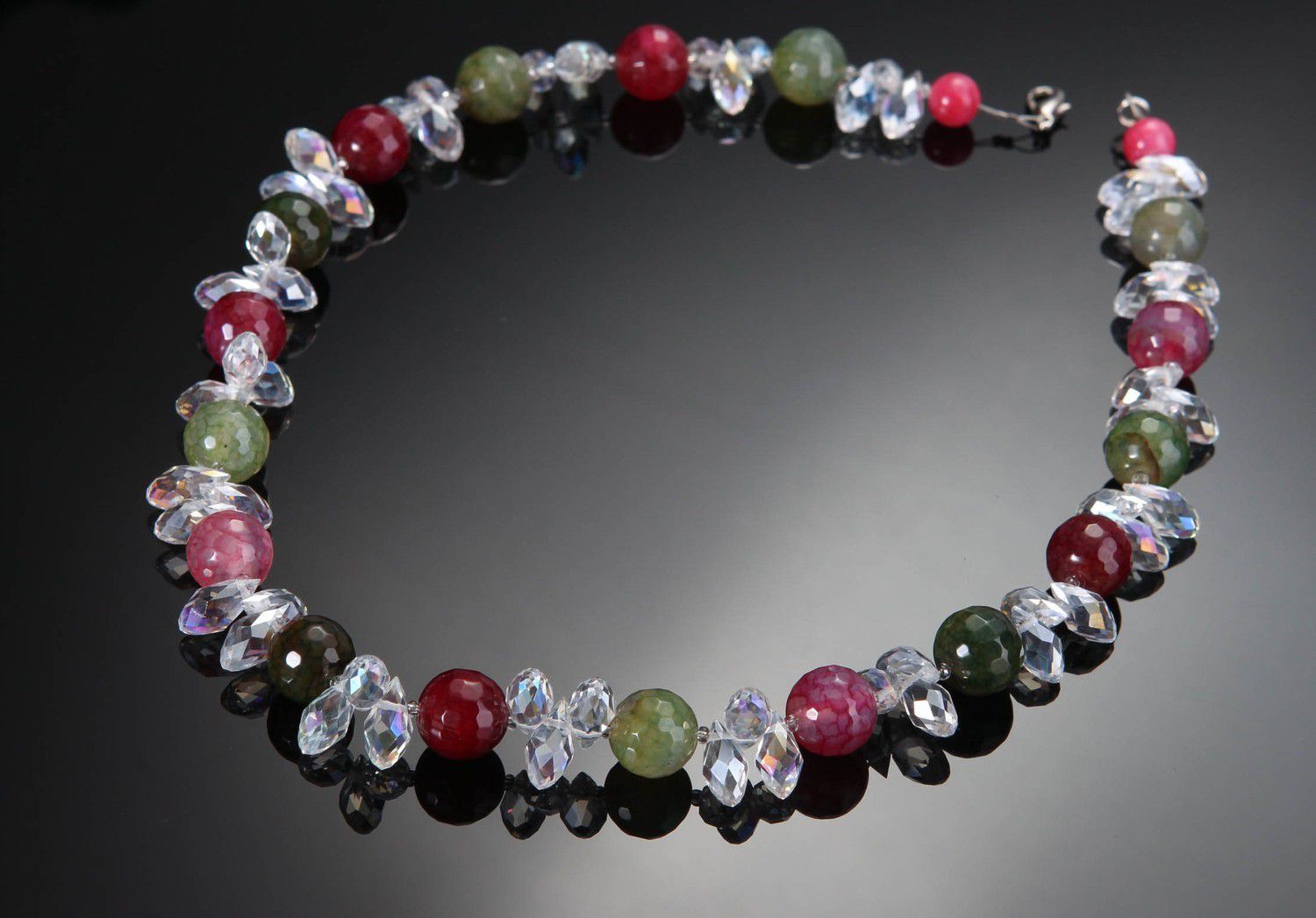 Halskette aus Kristallen und Achat verschiedener Farben foto 3
