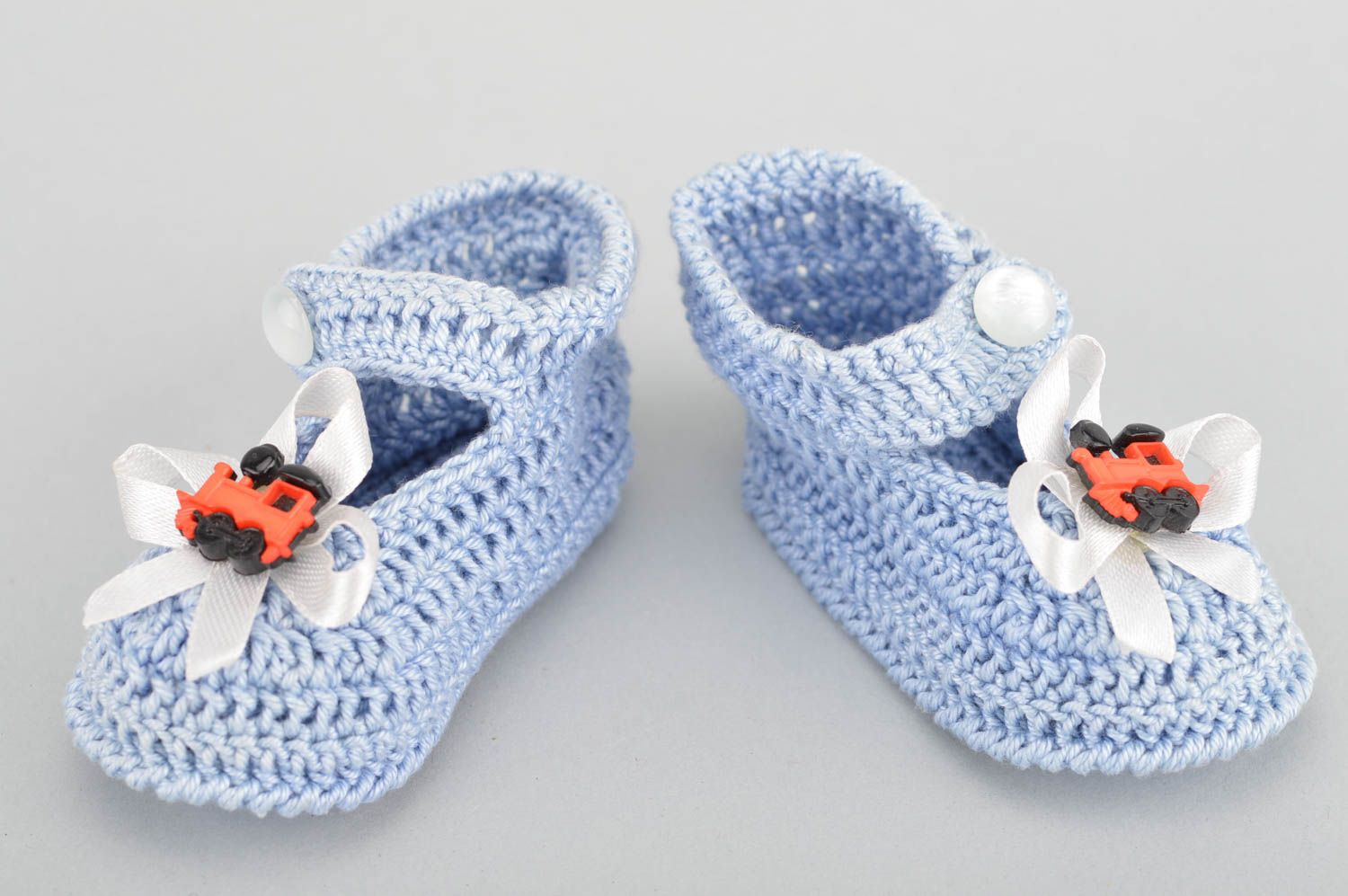 Handmade booties for babies made of natural cotton with beautiful bows photo 2