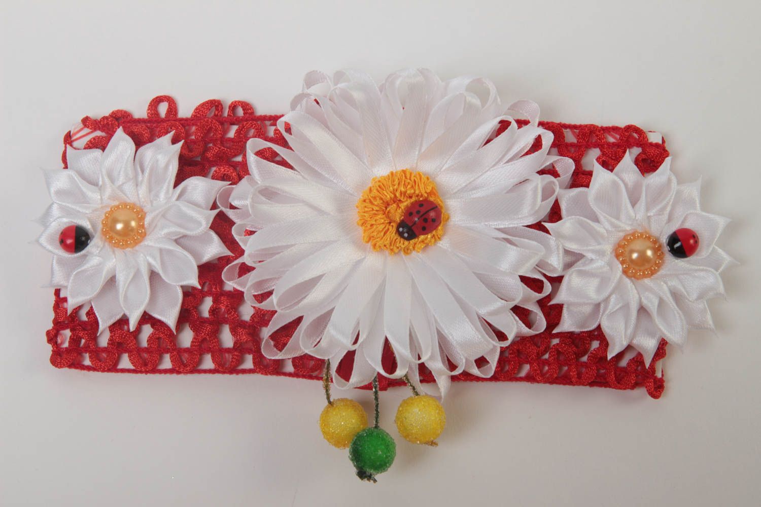 Повязка на голову с цветками в технике канзаши ручной работы красная для девочки фото 2