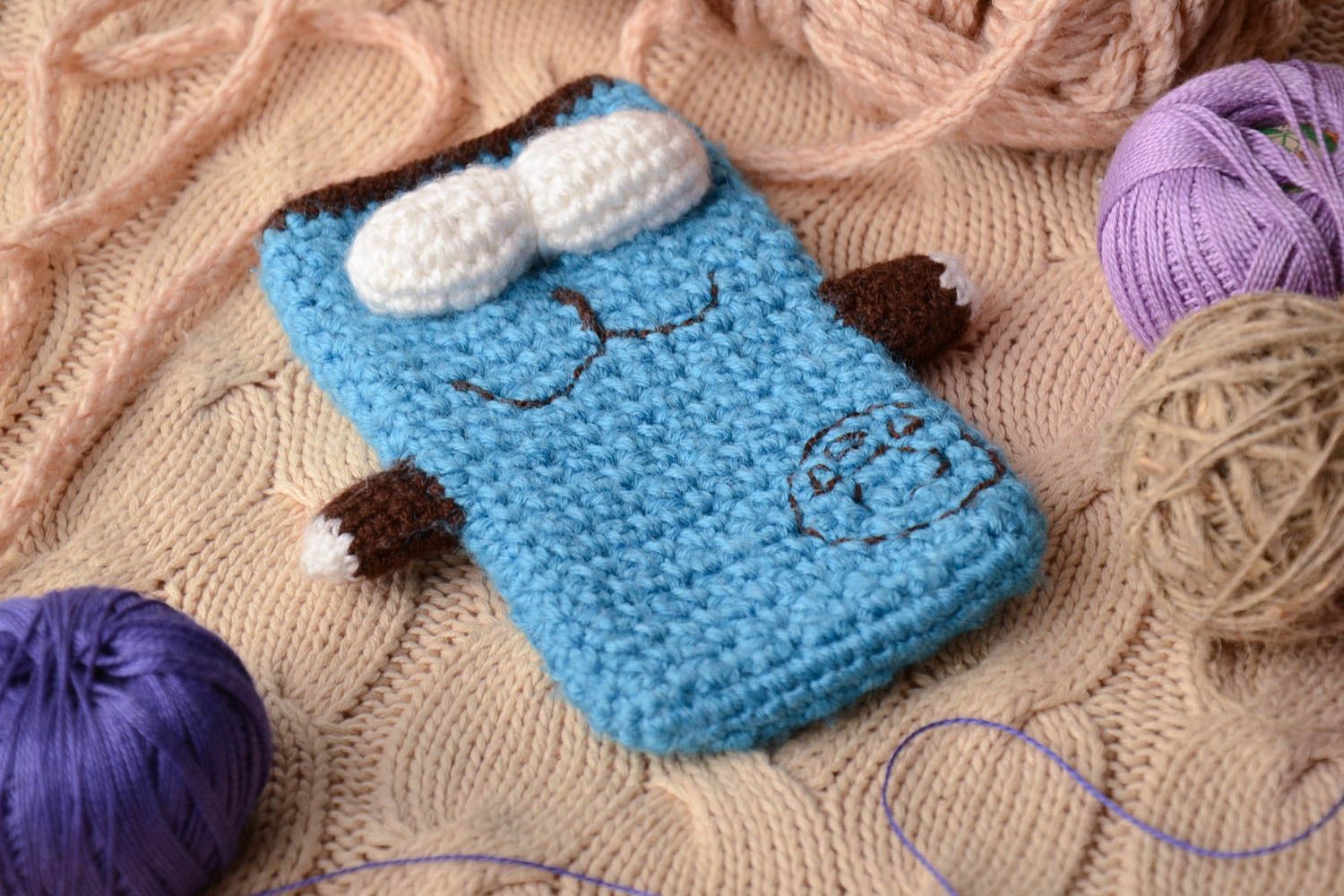 Crochet phone case in the shape of cat photo 1