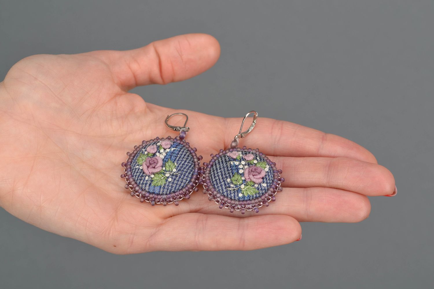 Round embroidered earrings in vintage style photo 2