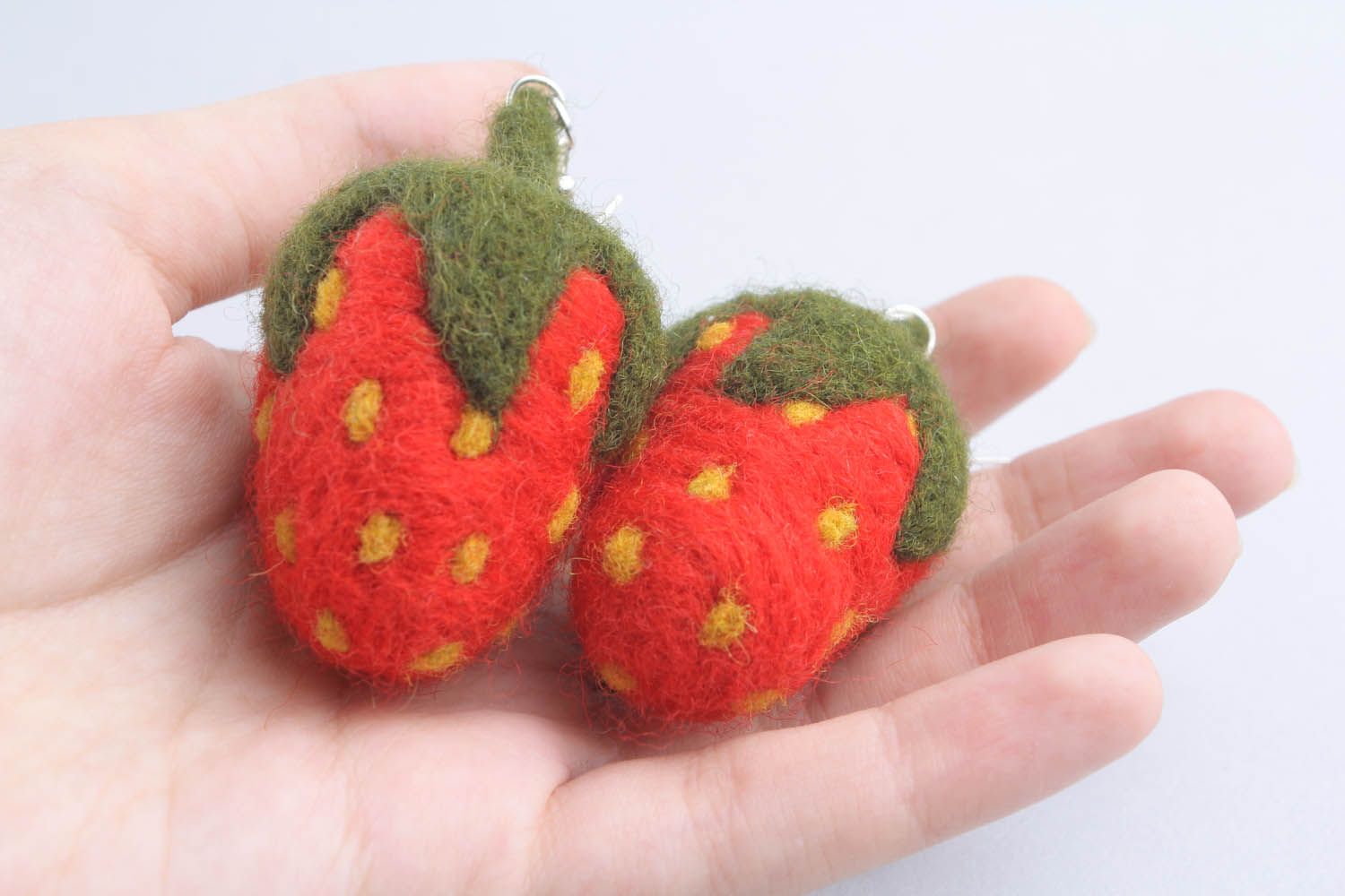 Wool earrings Strawberries photo 2