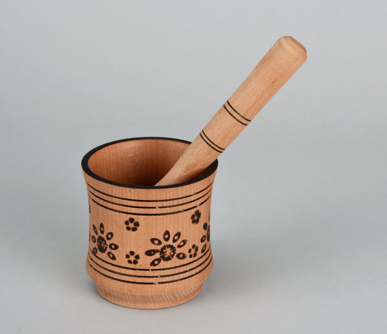 Wooden mortar with pestle photo 1