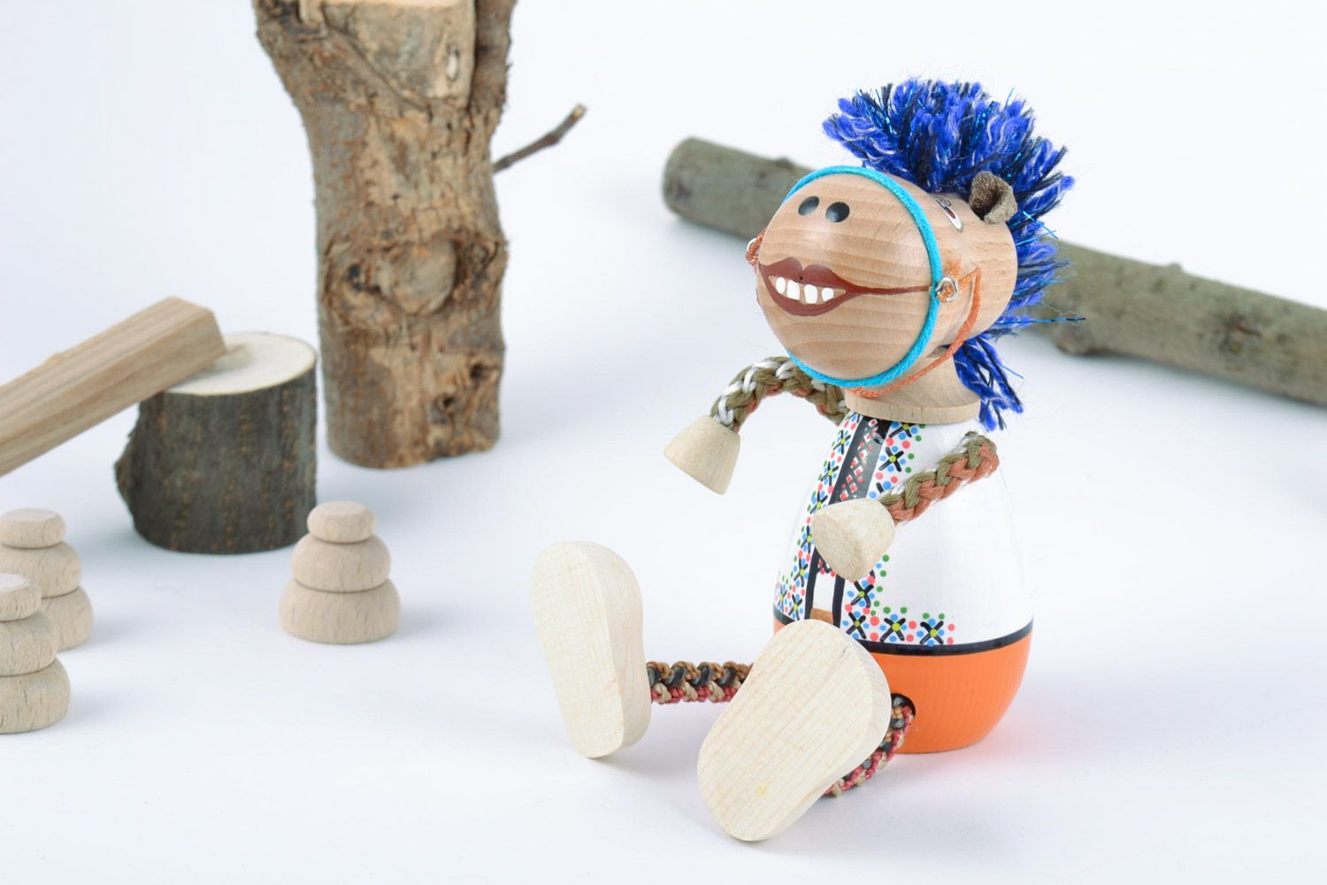 Деревянная эко игрушка с росписью лошадка яркая смешная маленькая ручной работы фото 1