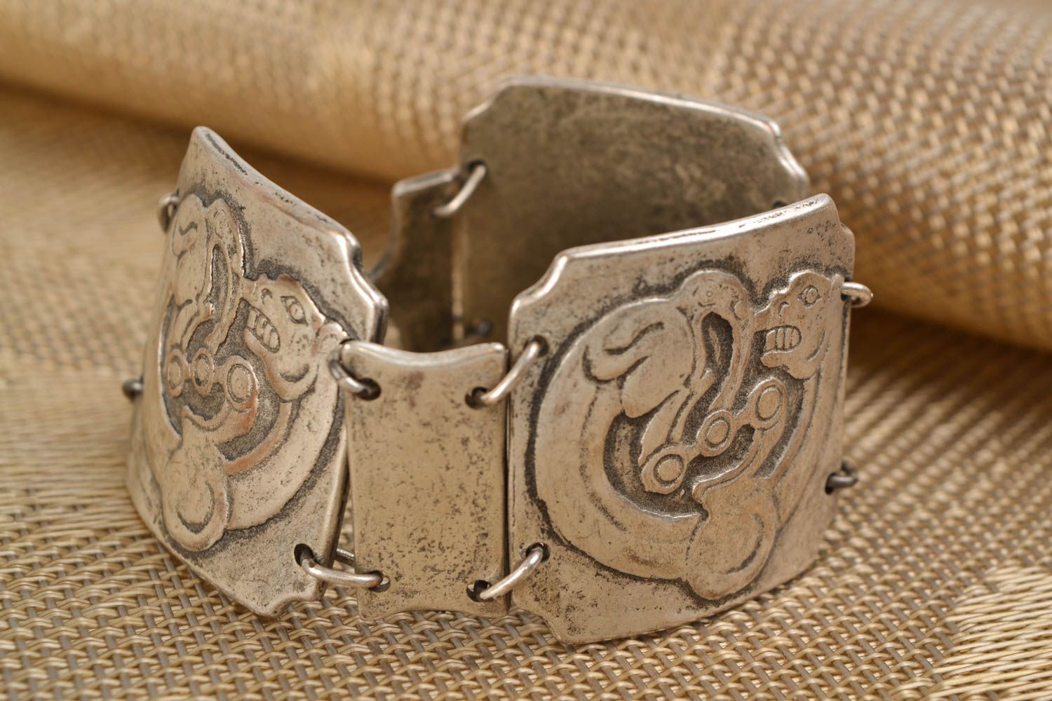 Large bracelet en métal avec design ethnique fait main Panthère pour femme photo 1