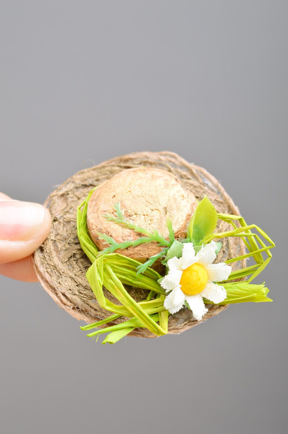 Aimant pour frigo original en fil naturel et fleurs fait main décoratif Chapeau photo 1