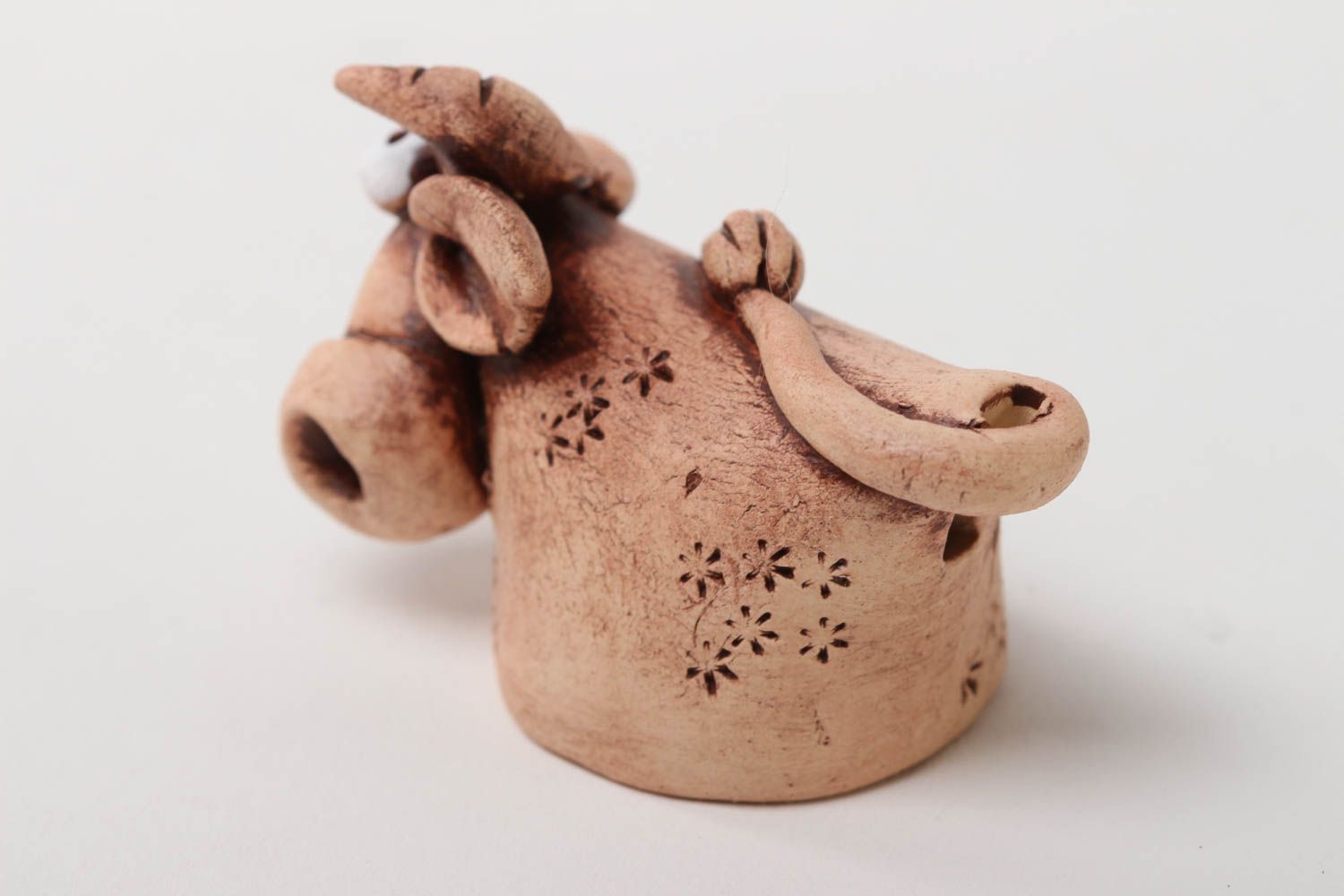 Свистулька из глины хэнд мэйд керамическая свистулька глиняная игрушка Корова фото 3