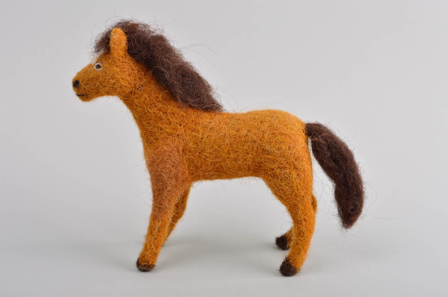 Peluche cheval marron Jouet fait main en laine feutrée Cadeau pour enfant photo 3