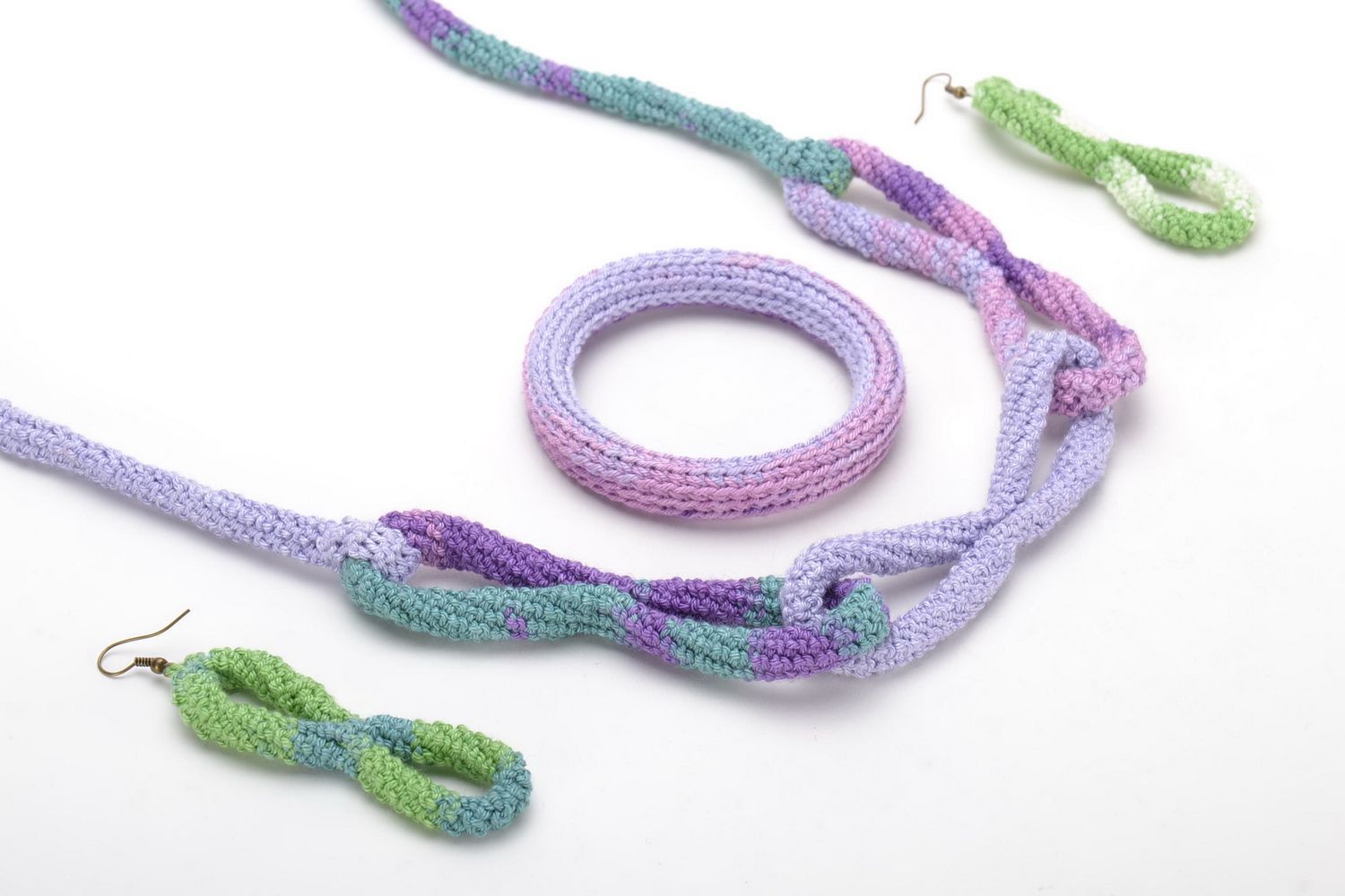 Crocheted jewelry set photo 3