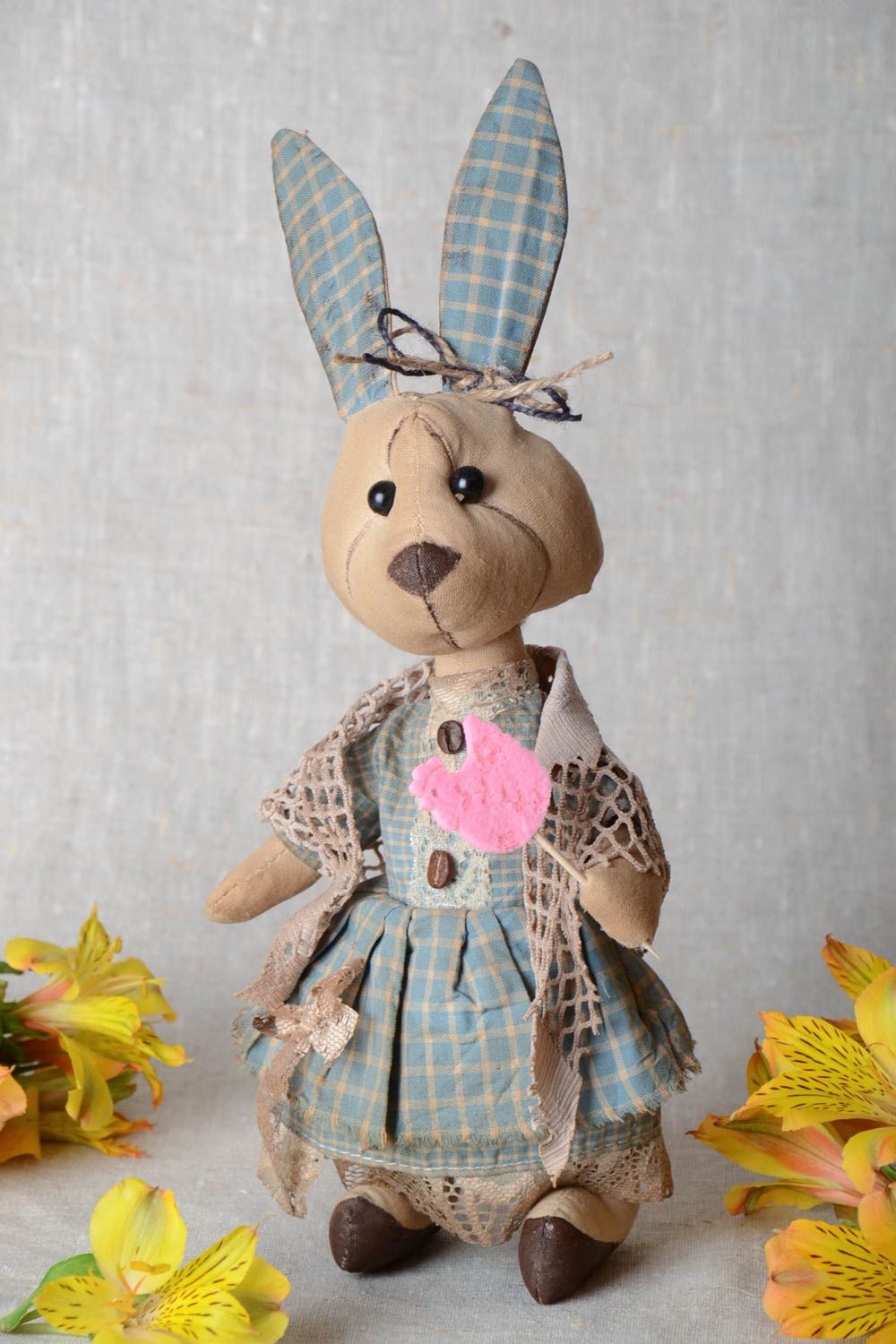 Ароматная игрушка кукла заяц для декора дома с запахом кофе и ванили хенд мейд фото 1