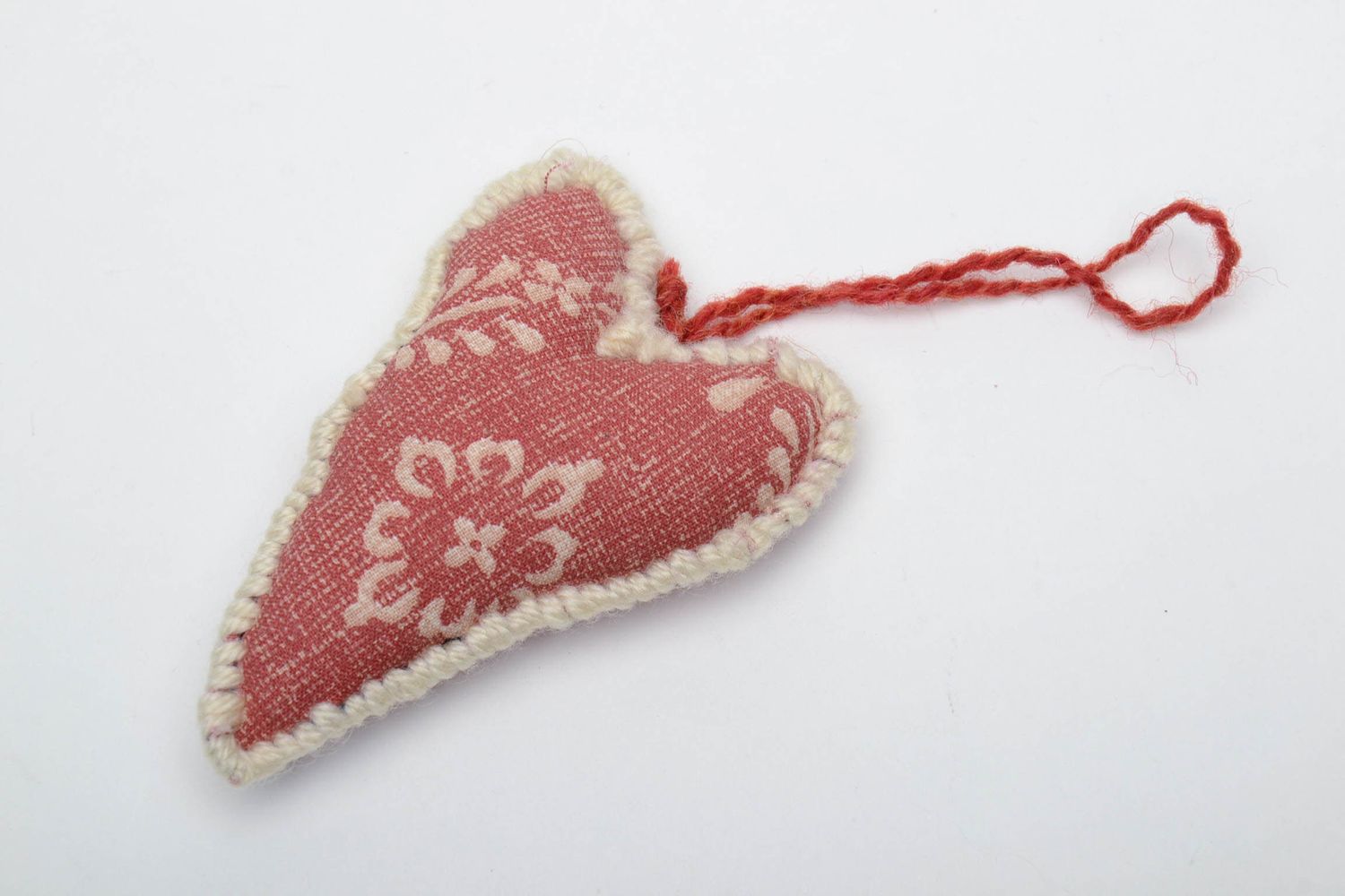 Heart-shaped pincushion photo 3