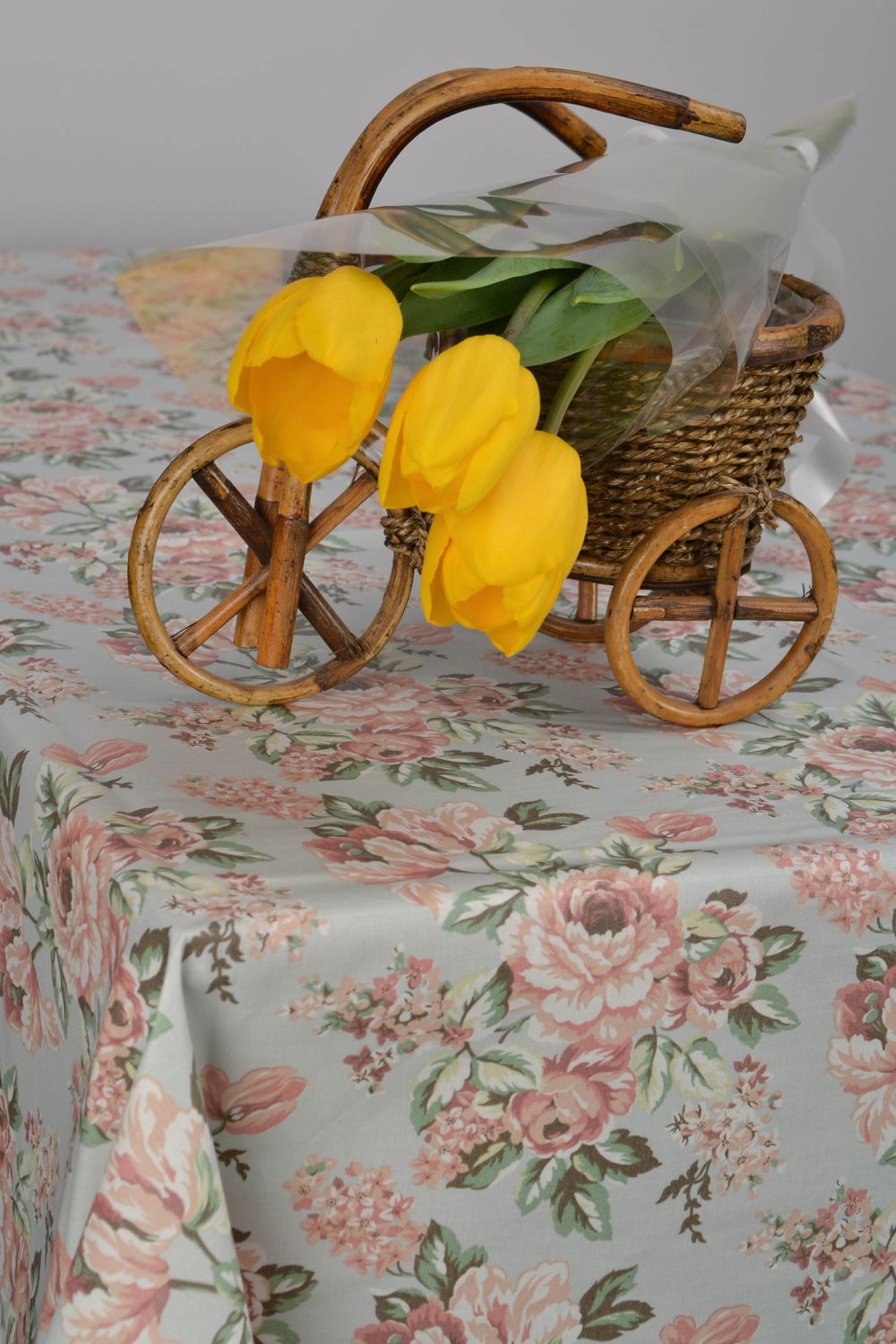 Cotton tablecloth with flower print photo 1