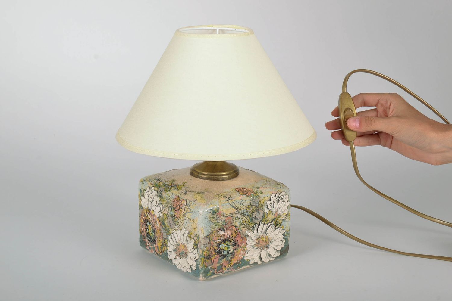 Lampe de chevet faite main d'argile 'Marguerites' photo 5
