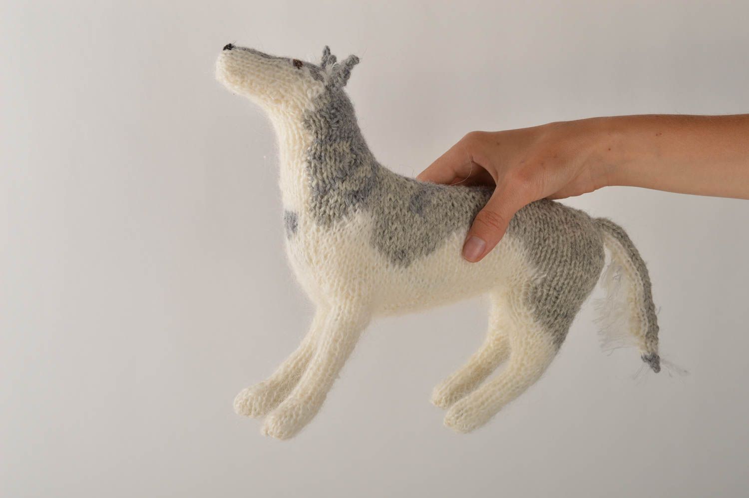 Jouet loup gris-blanc Peluche faite main tricotée en mohair Cadeau pour enfant photo 5