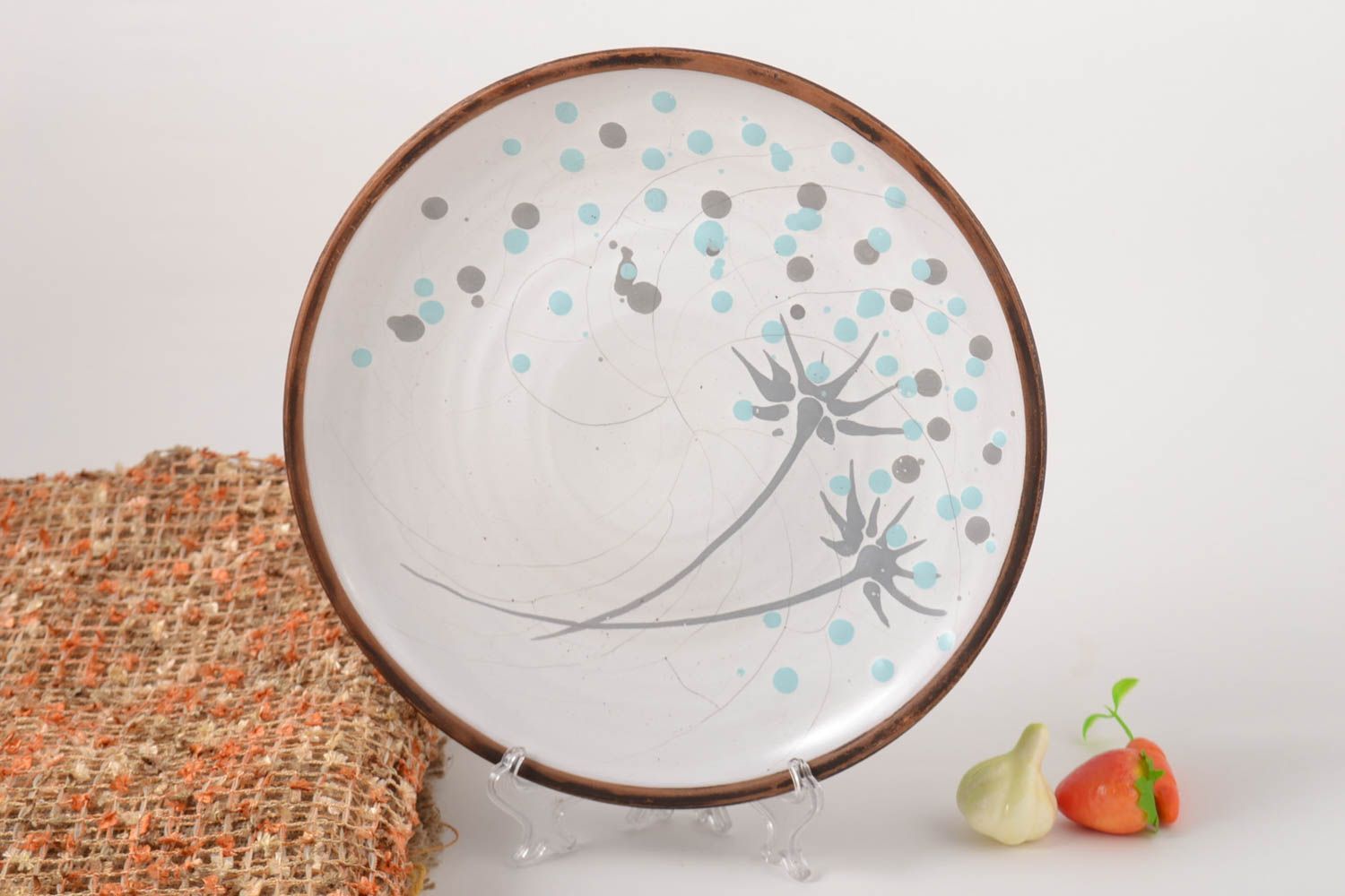 Керамическая тарелка ручной работы экологически чистая посуда красивая тарелка фото 1