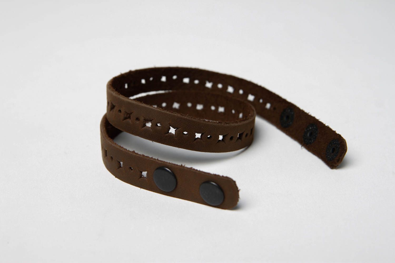 Bracelet cuir Bijou fait main brun foncé Accessoire en cuir design original photo 5
