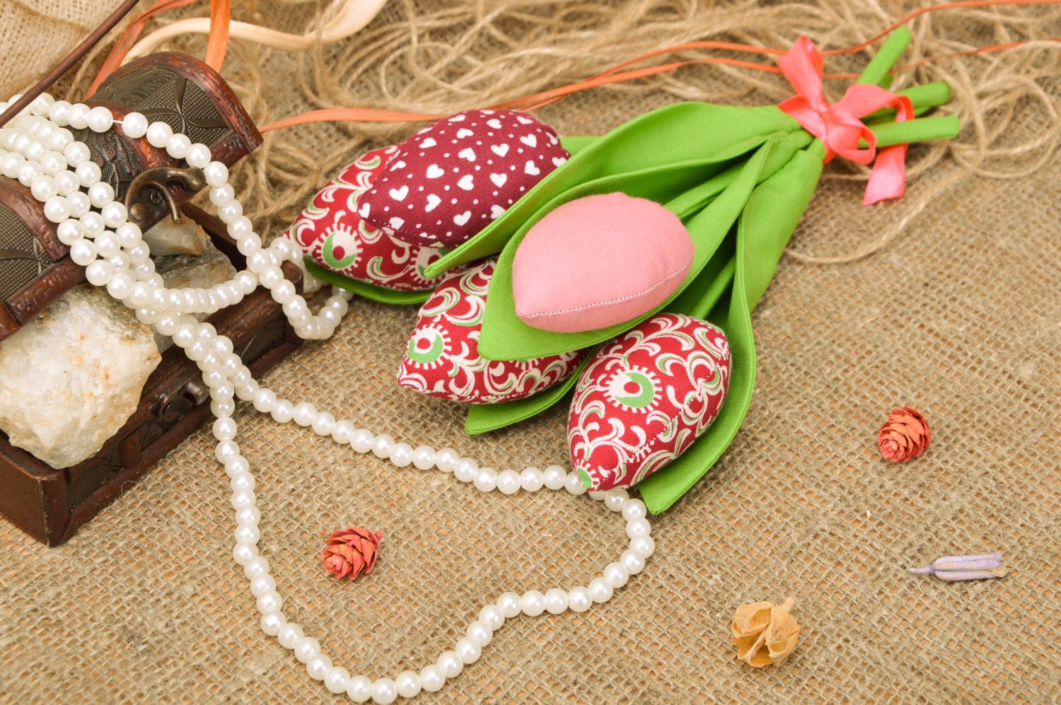 Handgemachte Deko Tulpen aus Stoff 5 Stück Geschenk für Frauen  foto 1