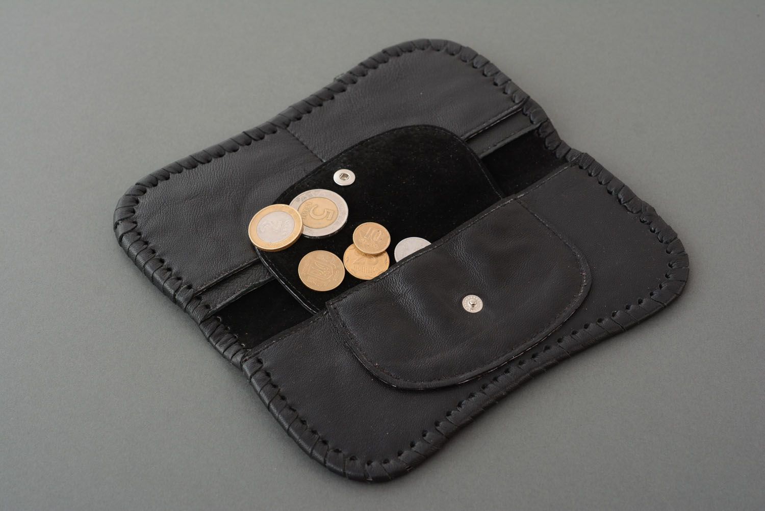 Schwarzes Portemonnaie aus Leder handmade foto 2