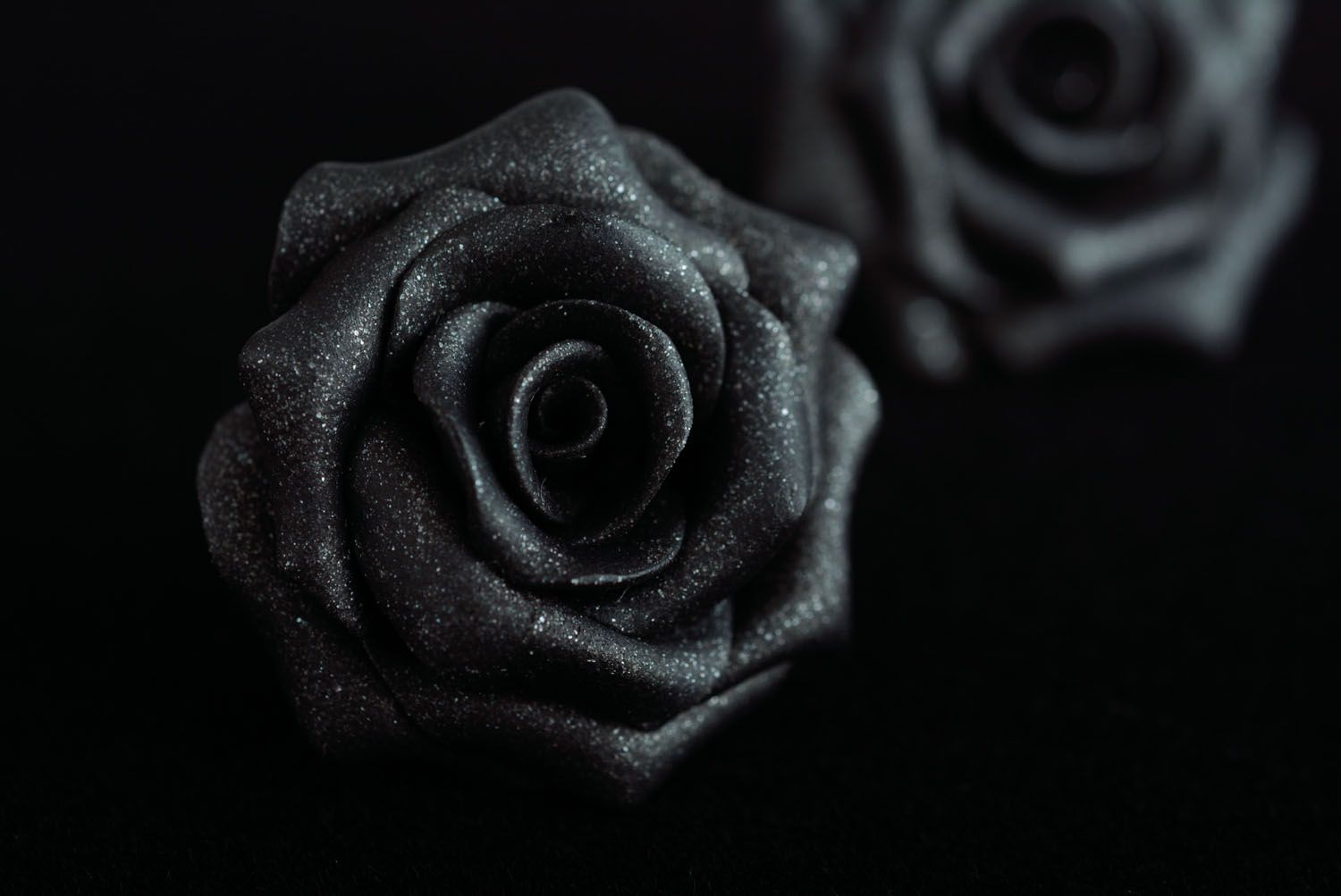 Серьги-гвоздики Черная роза фото 2