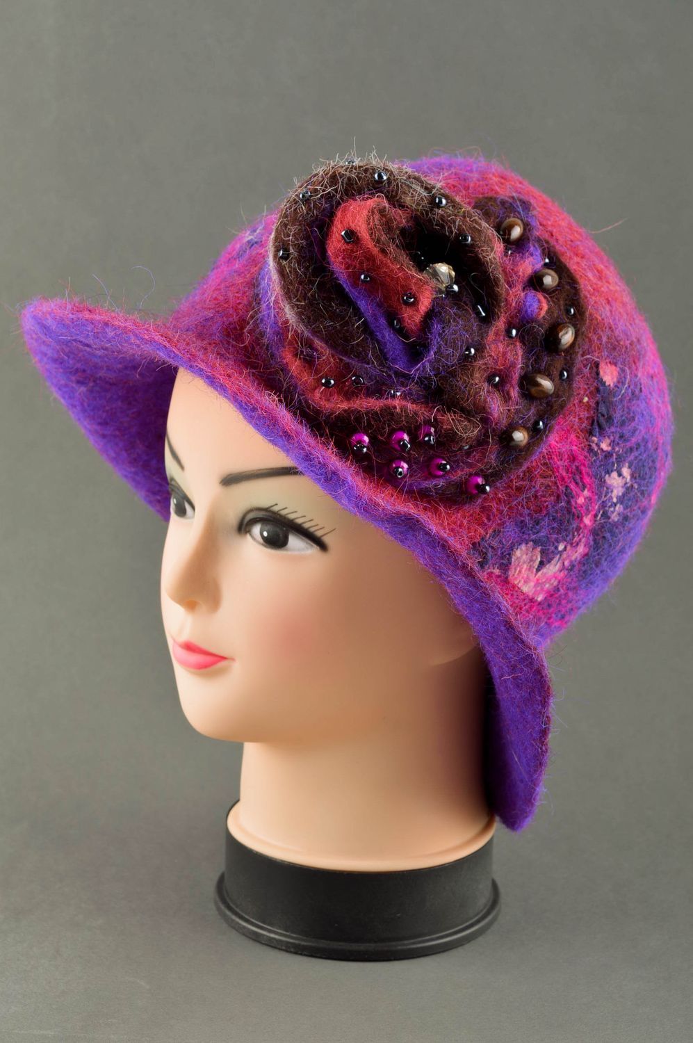 Handmade Damen Hut Accessoire für Frauen schöner Filz Hut in Violett mit Blume foto 1