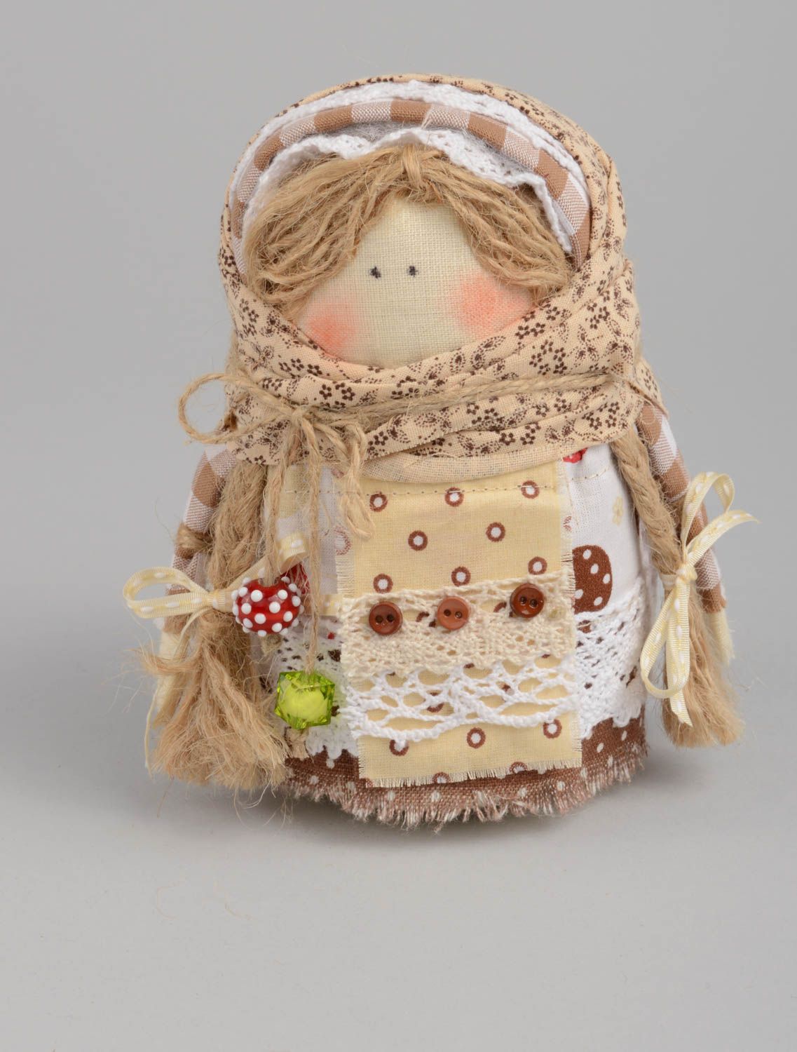 Ethno Puppe aus Textil beige mit Korn aus echten Stoffen handgeschaffen schön foto 2