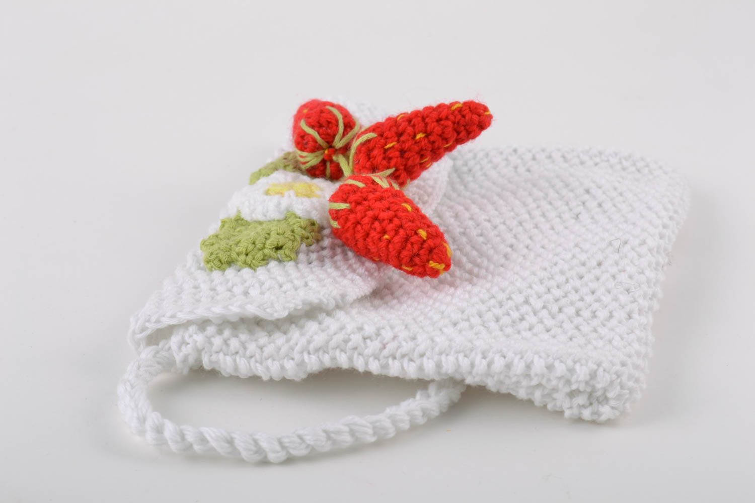 Handmade white shoulder bag crocheted of cotton threads with strawberry for girl  photo 5