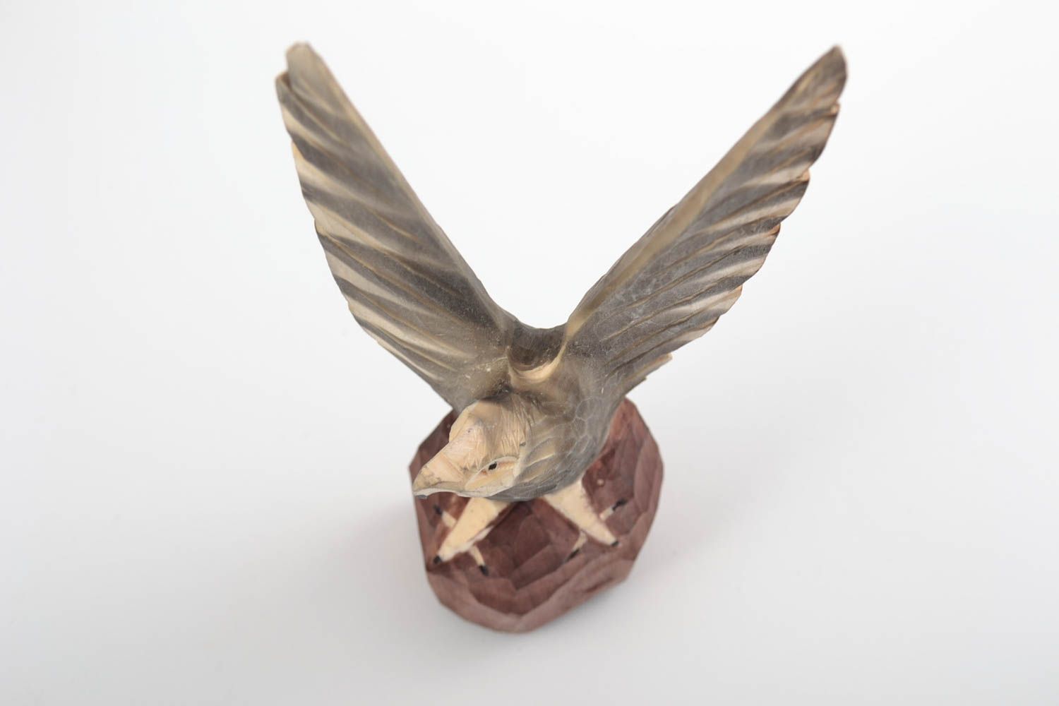 Petite statuette aigle sculptée en bois décorative faite main originale  photo 3