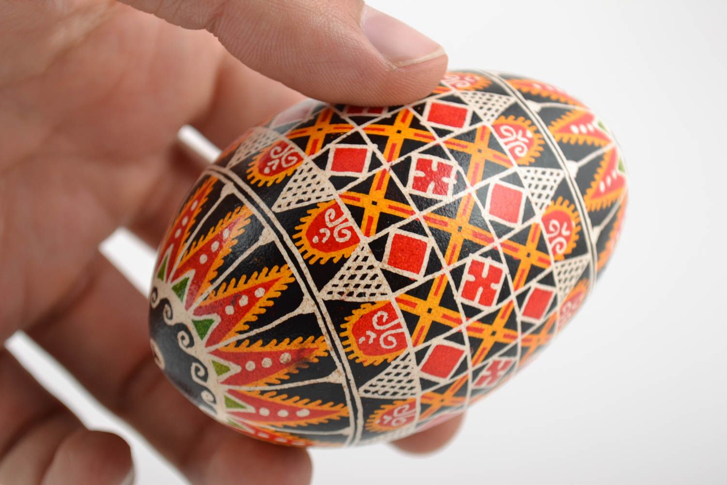 Huevo de Pascua de ganso artesanal pintado con tintes acrílicos foto 2