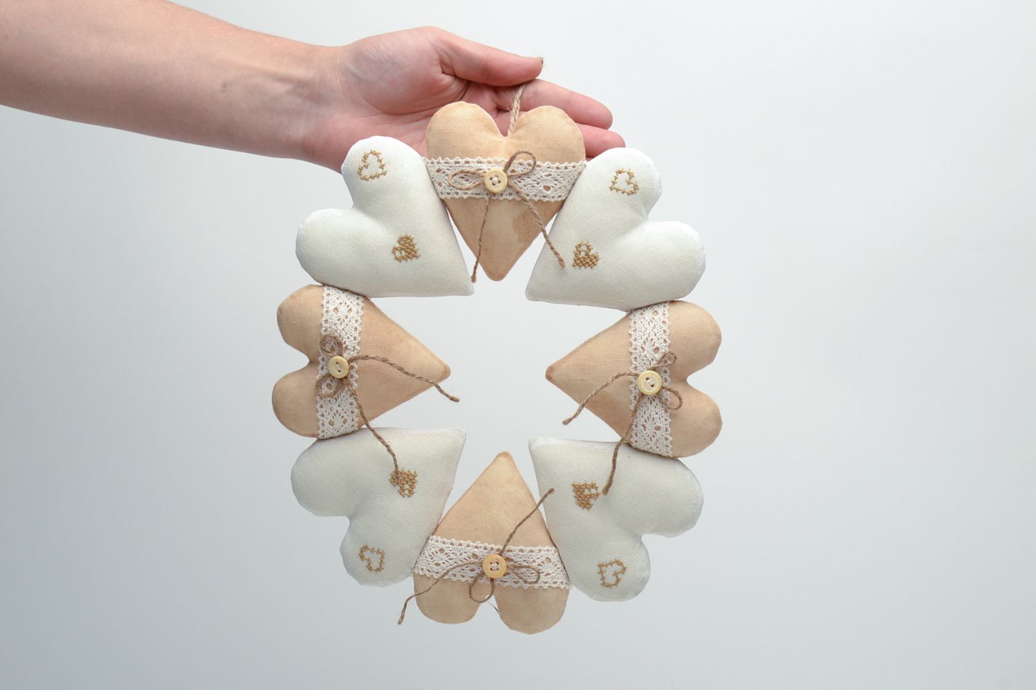Suspension décorative cœurs de tissu naturel de lin faite main pour intérieur photo 5