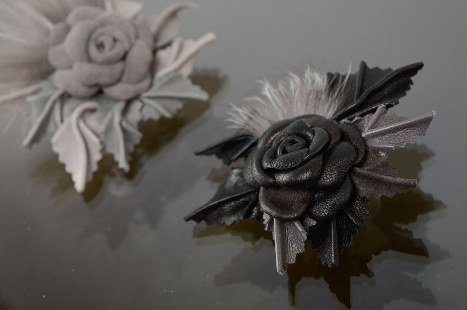 Broche barrette faite main originale en cuir Fleur noire photo 5