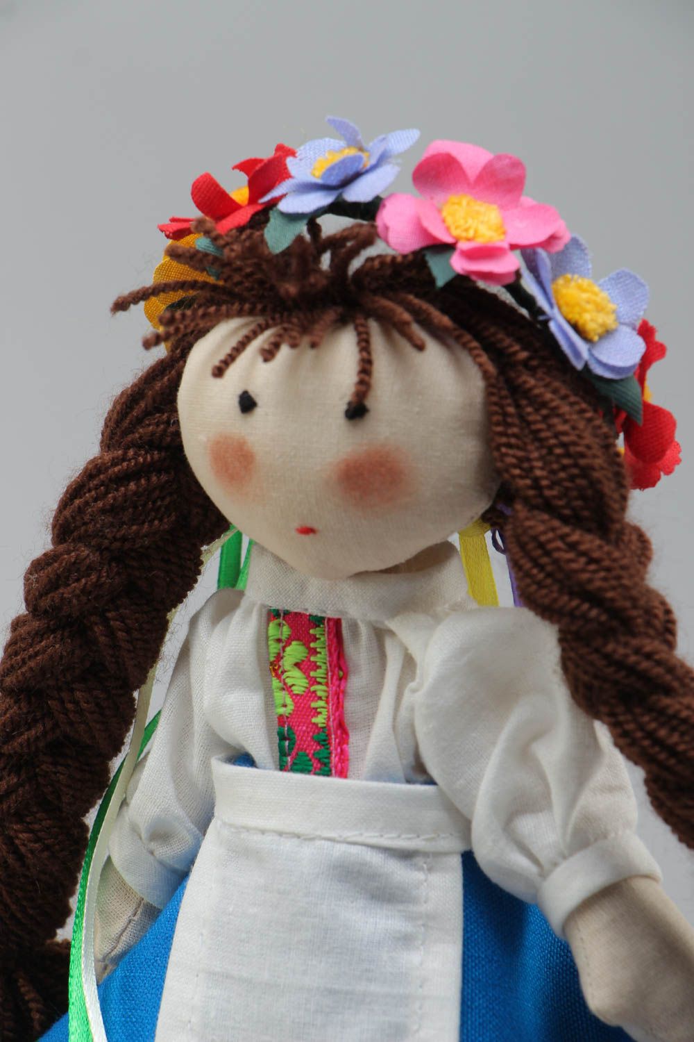 Schöne künstlerische Puppe aus Textil im Nationaltracht aus Baumwolle handmade foto 3
